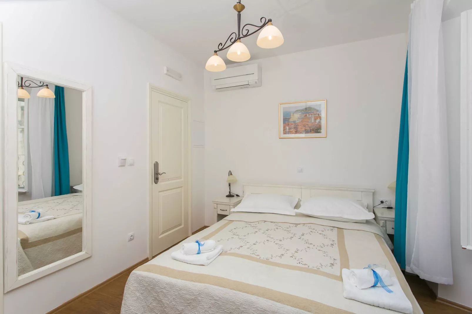 Guest House Lumin - Deluxe Double or Twin Room with City View (Second Floor) (BR2)-Slaapkamer