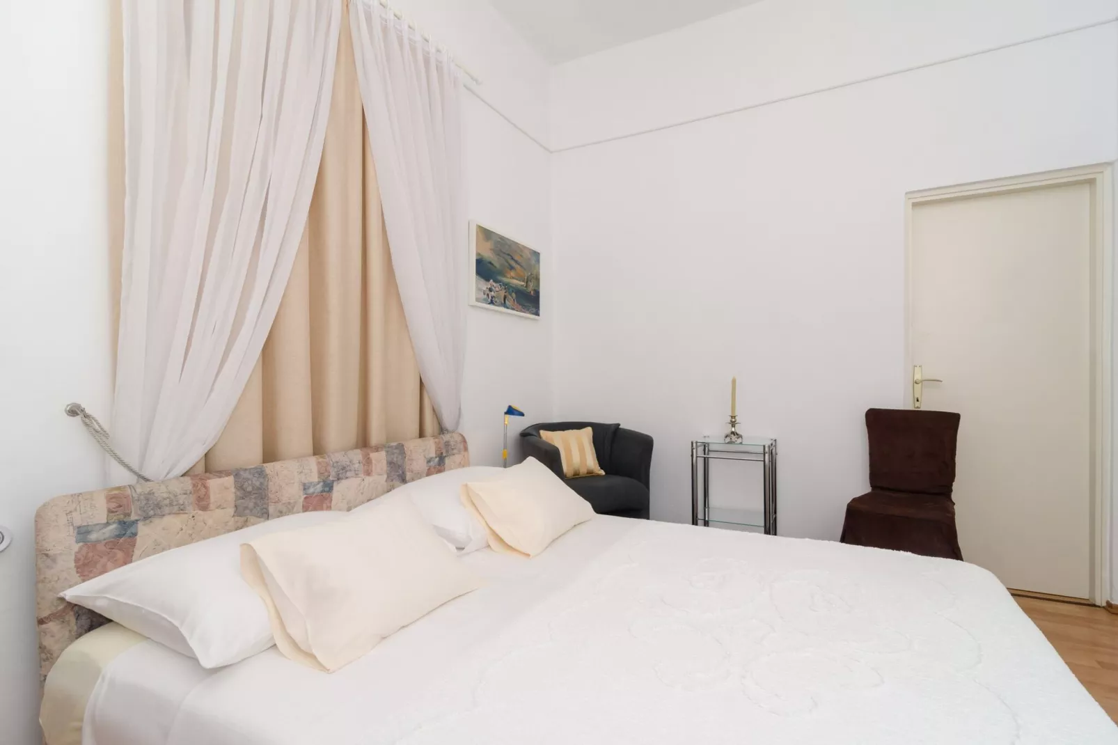 Villa Gemma - Four Bedroom Villa with Terrace and Swimming Pool-Slaapkamer