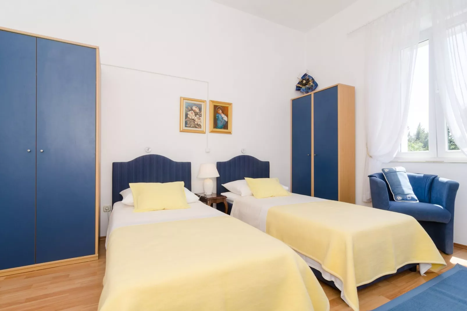 Villa Gemma - Four Bedroom Villa with Terrace and Swimming Pool-Slaapkamer