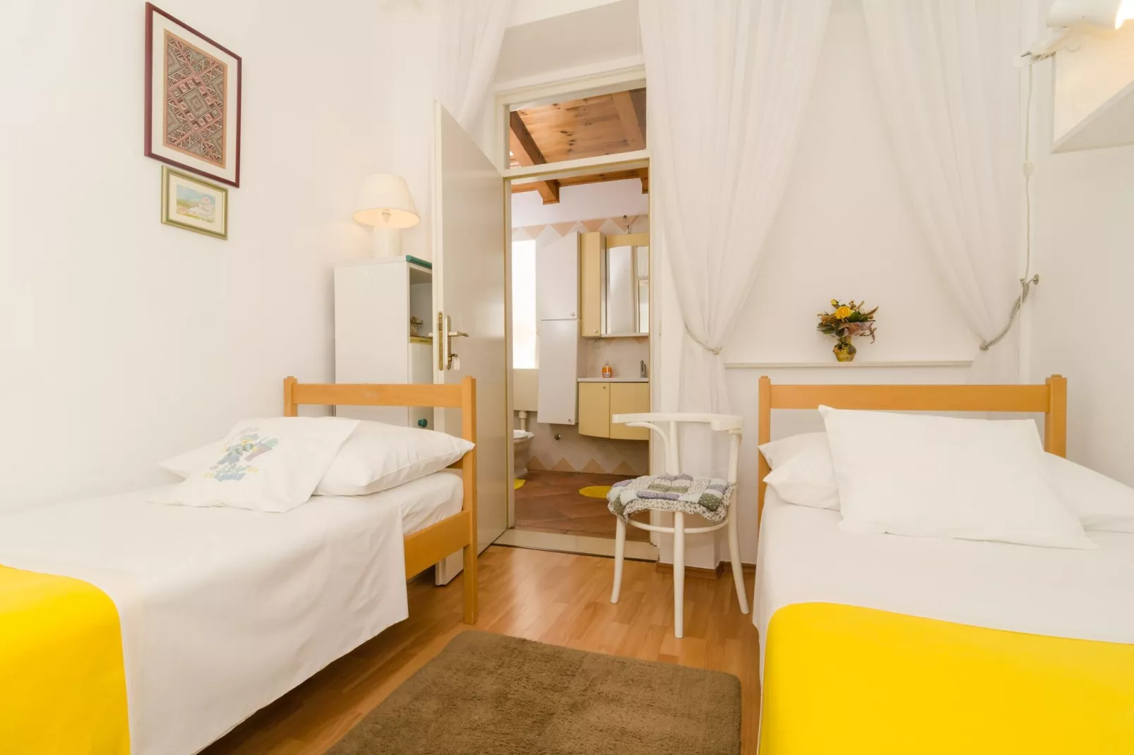 Villa Gemma - Four Bedroom Villa with Terrace and Swimming Pool-Slaapkamer
