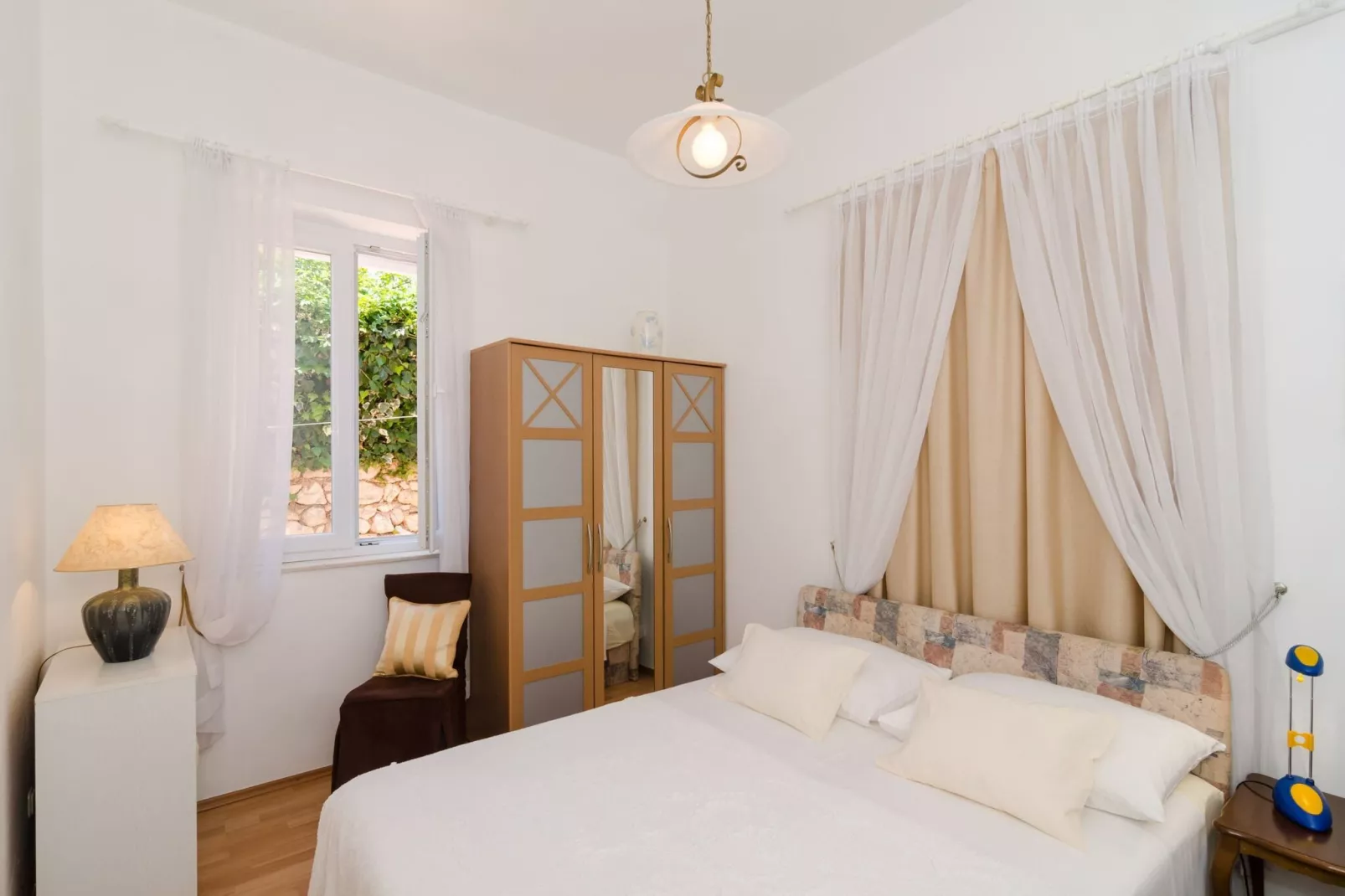 Villa Gemma - Four Bedroom Villa with Terrace and Swimming Pool-Slaapkamer