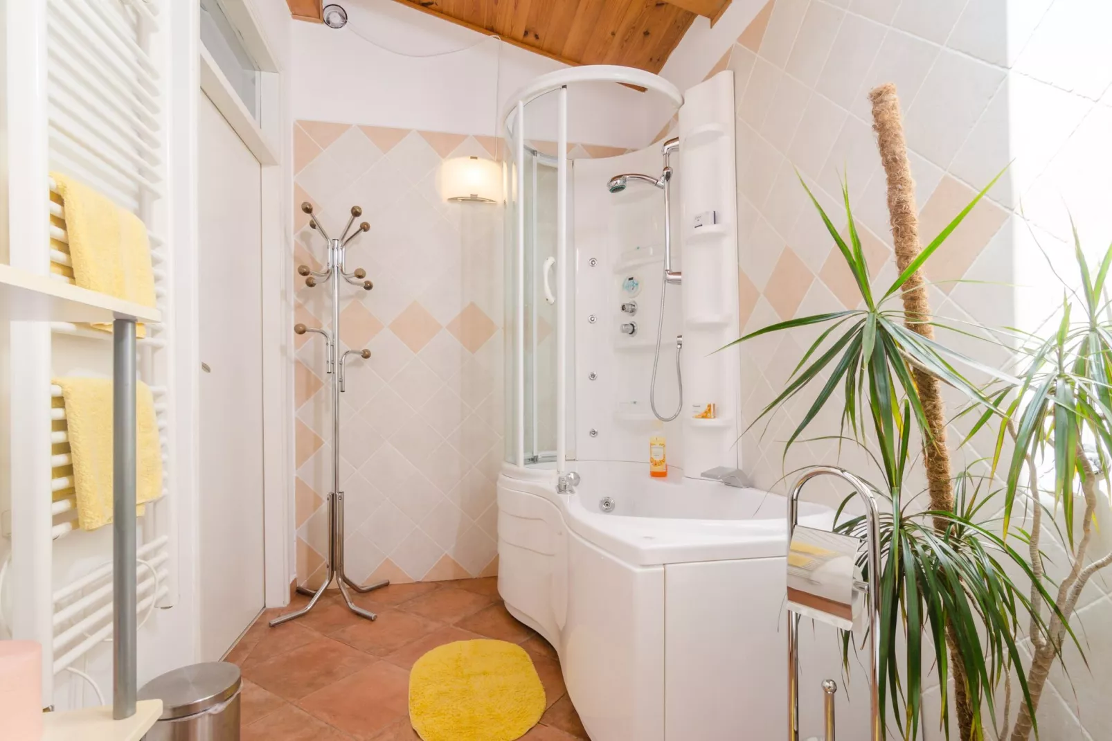 Villa Gemma - Four Bedroom Villa with Terrace and Swimming Pool-Badkamer