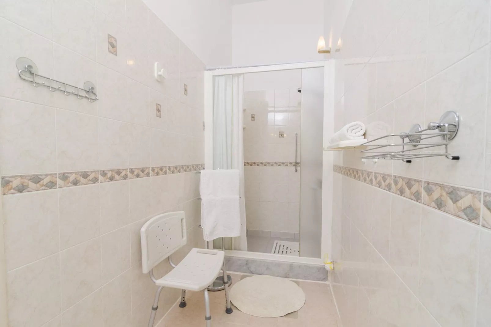 Villa Gemma - Four Bedroom Villa with Terrace and Swimming Pool-Badkamer