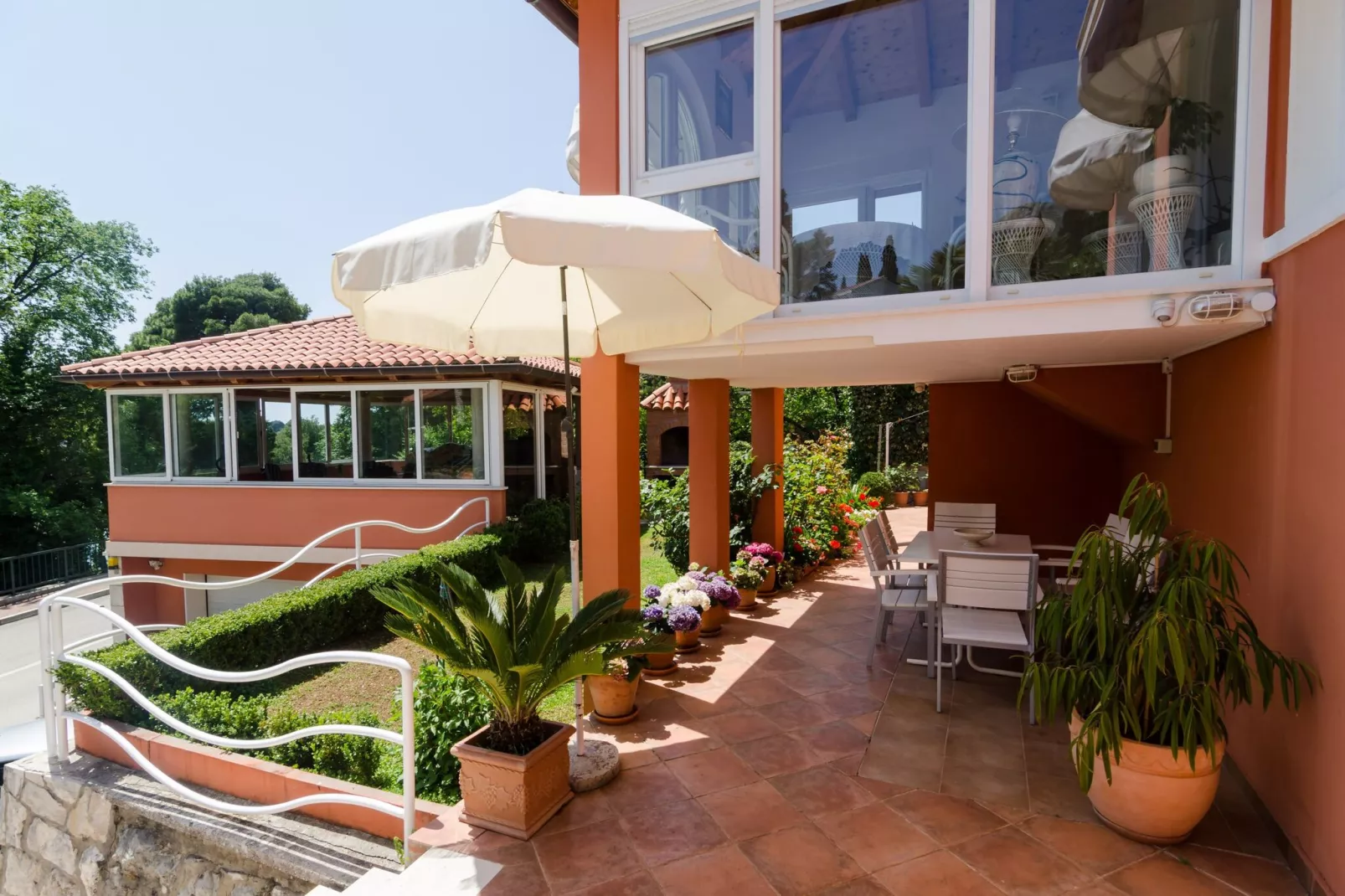 Villa Gemma - Four Bedroom Villa with Terrace and Swimming Pool-Buitenlucht