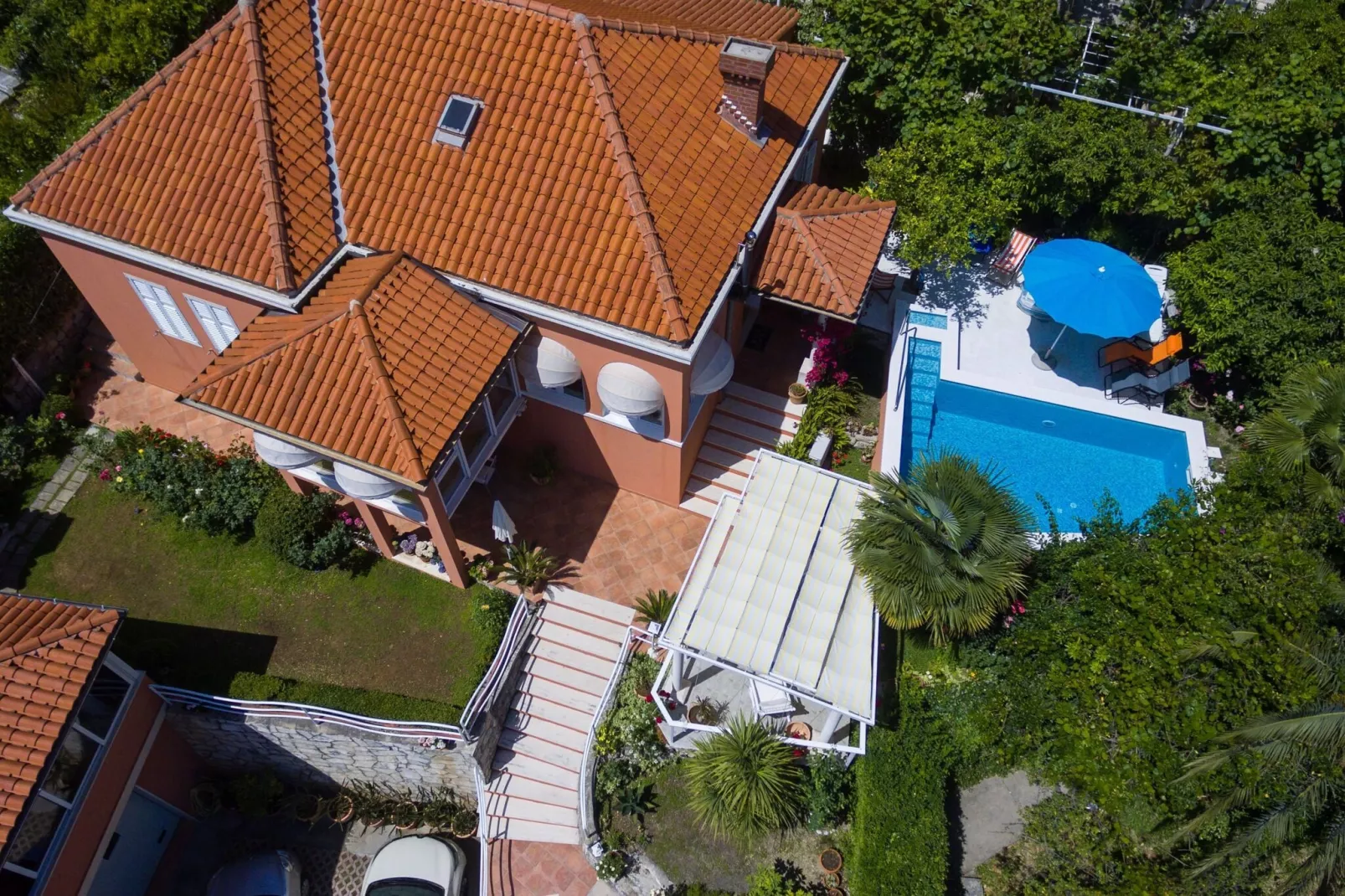 Villa Gemma - Four Bedroom Villa with Terrace and Swimming Pool-Buitenlucht