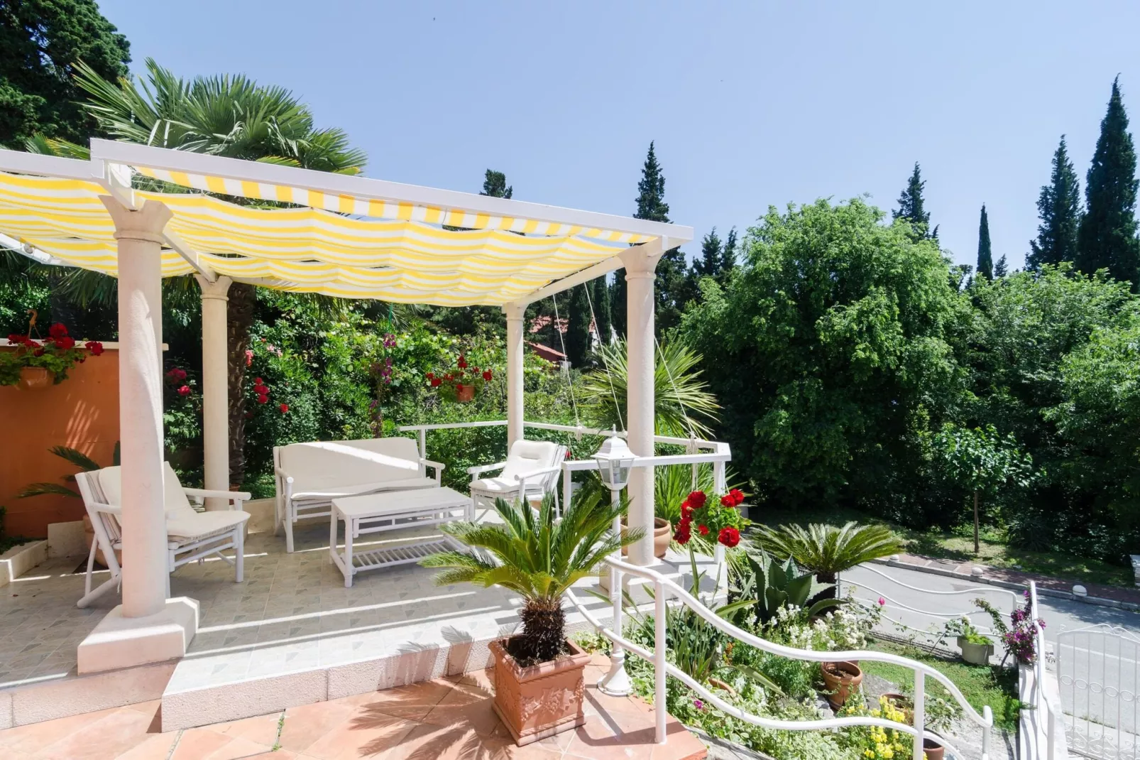 Villa Gemma - Four Bedroom Villa with Terrace and Swimming Pool-Buitenlucht