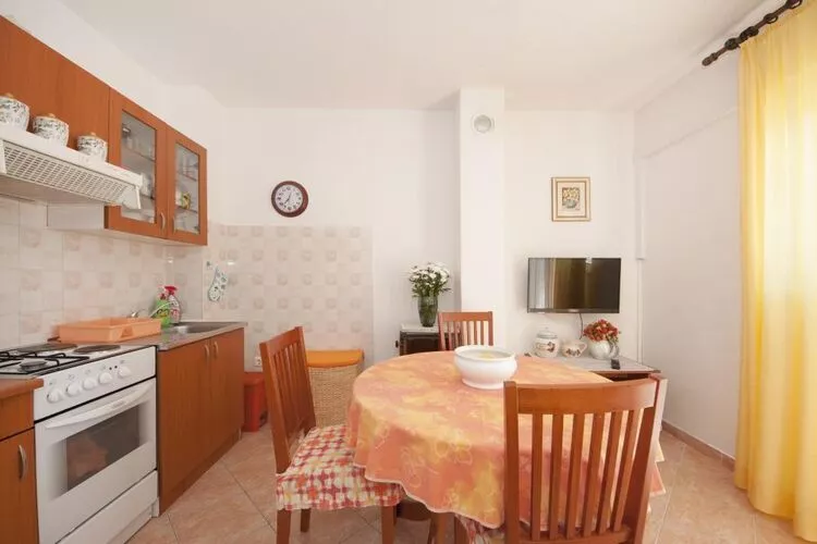 Apartments Mira - One Bedroom Apartment with Balcony(A2)-Eetkamer