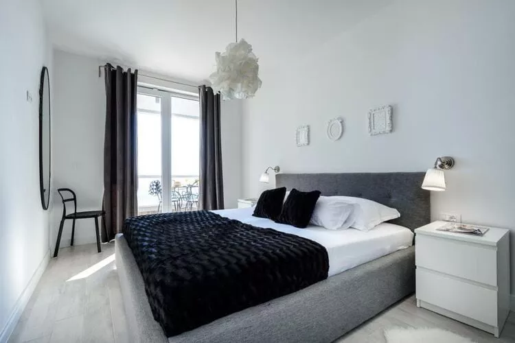 Apartments Villa Capitano - Two Bedroom Apartment with Balcony and Sea View (ŽUTI)