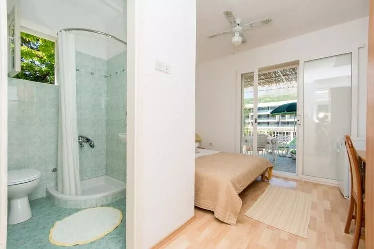 Apartments & Rooms Jokovic- Deluxe Double Room with Terrace and Partial Sea View (SOBA 3)-Binnen
