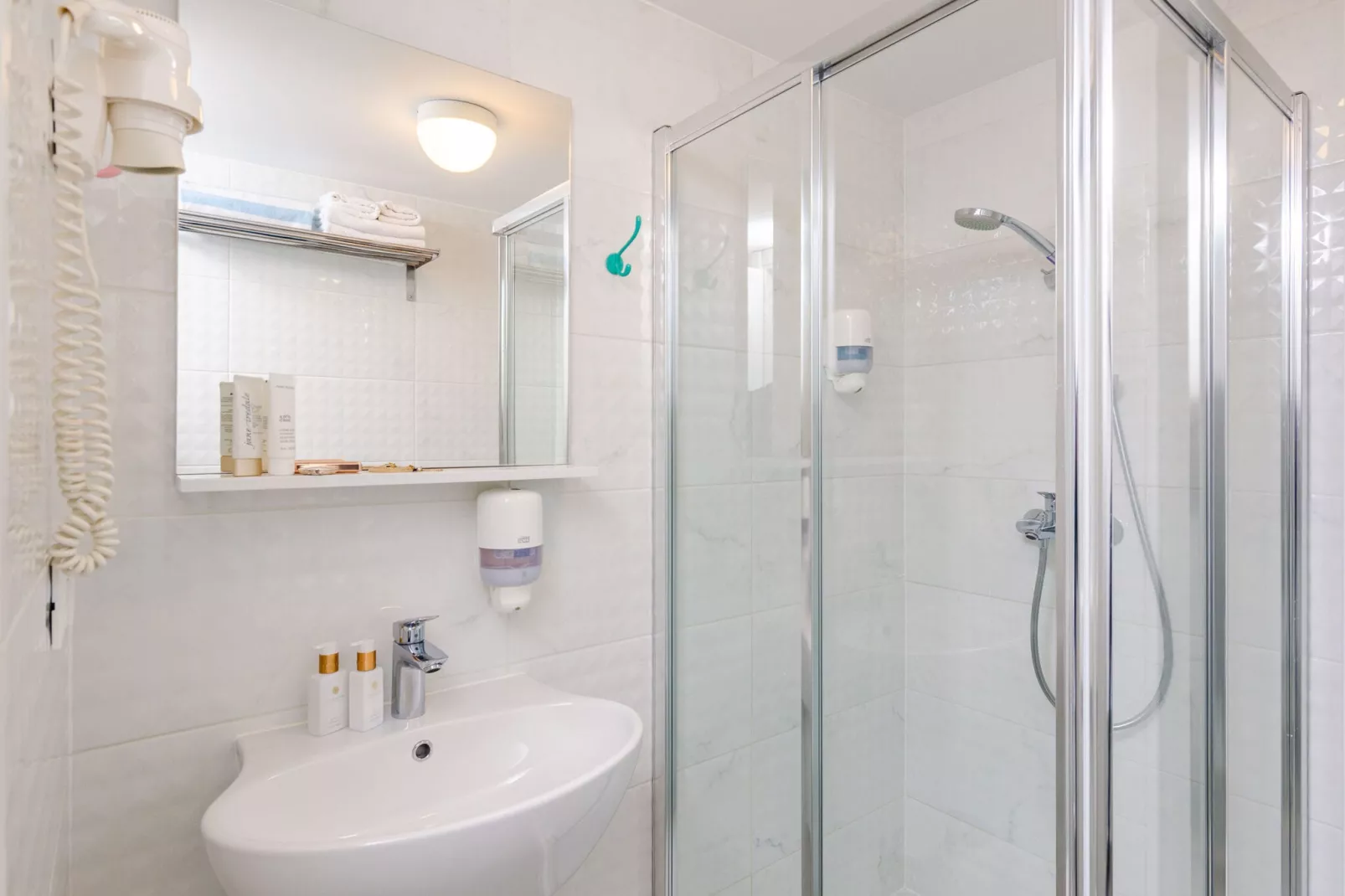 Apartments Villa Lukas - ''No.12'' Gallery Two Bedroom Apartment with Balcony and Sea View-Badkamer