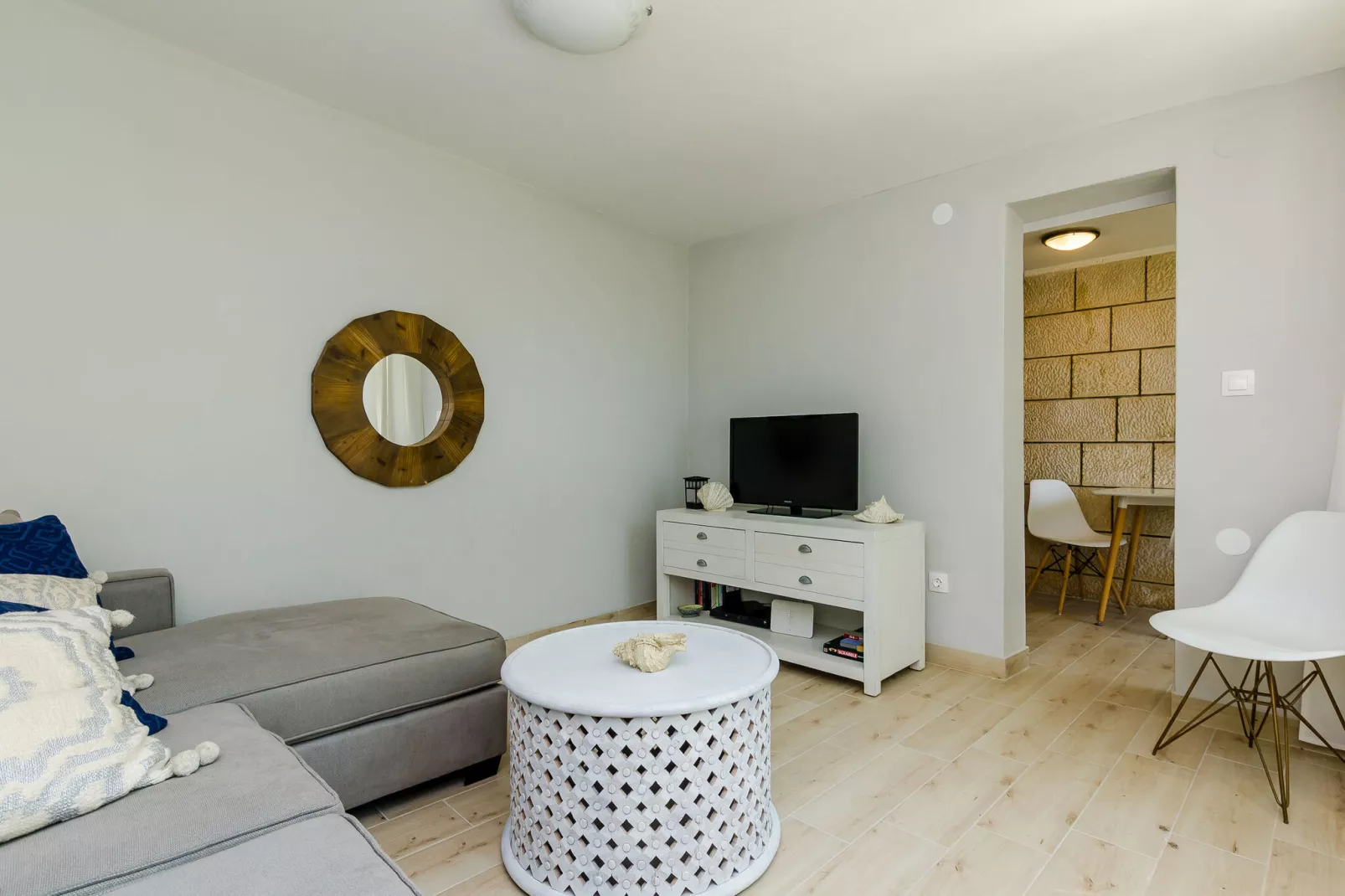 Apartment Kate - Two Bedroom Apartment with Sea View-Woonkamer
