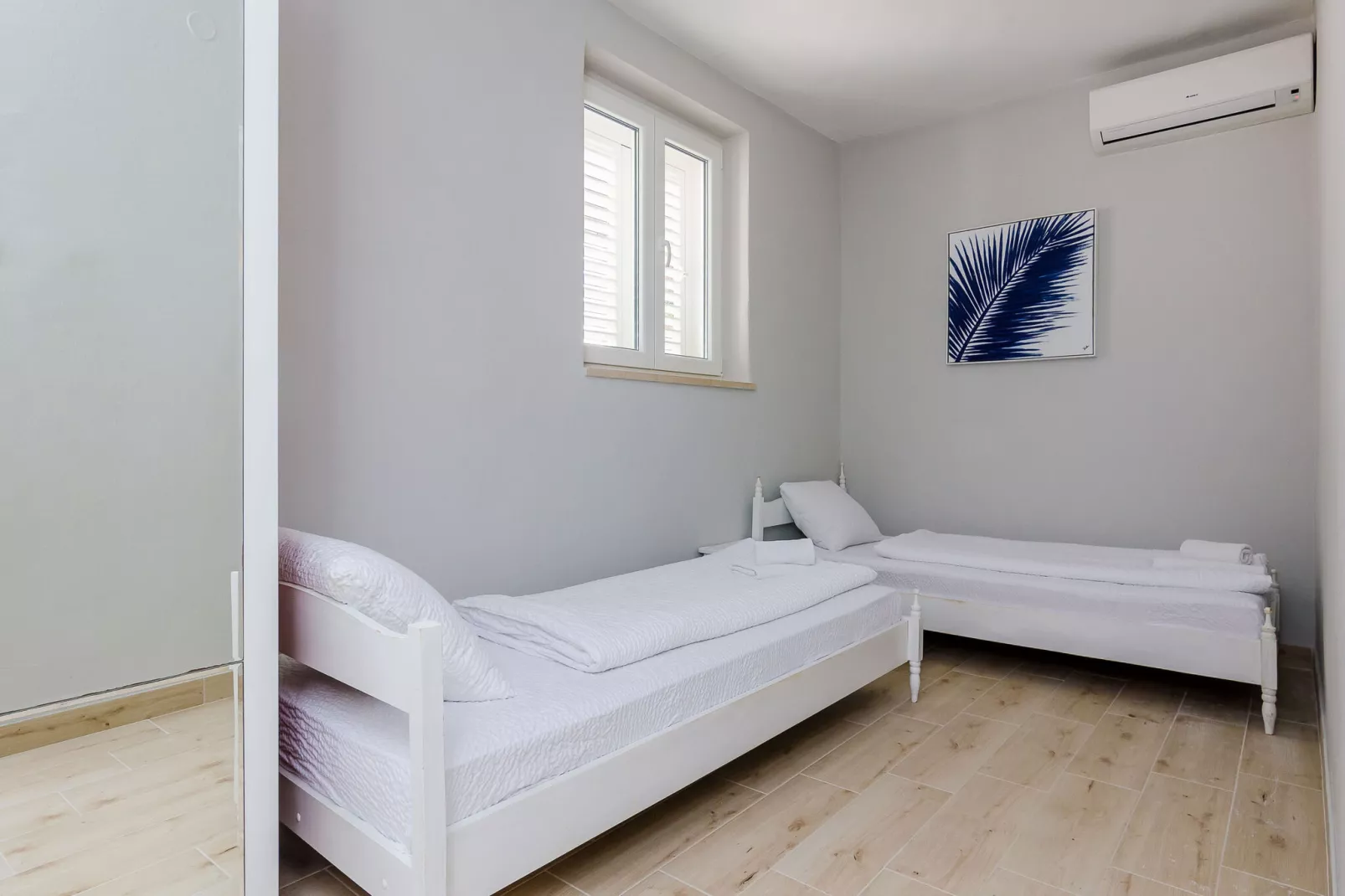 Apartment Kate - Two Bedroom Apartment with Sea View-Slaapkamer