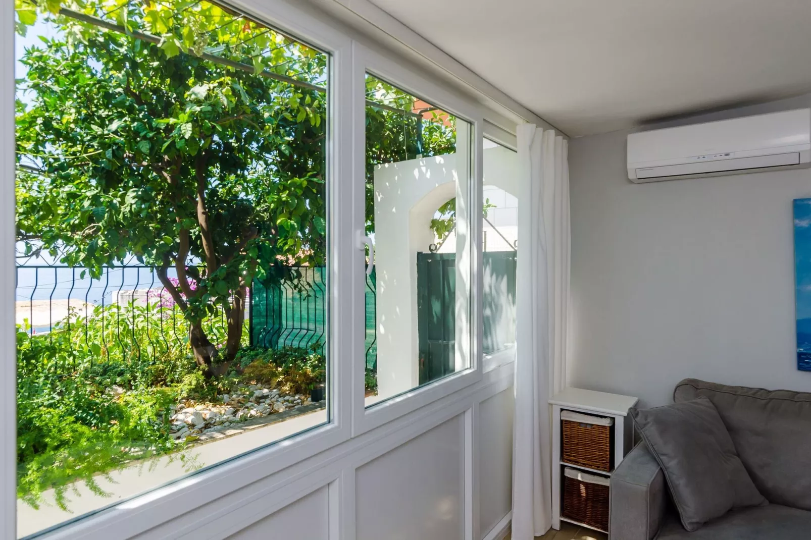 Apartment Kate - Two Bedroom Apartment with Sea View-Binnen