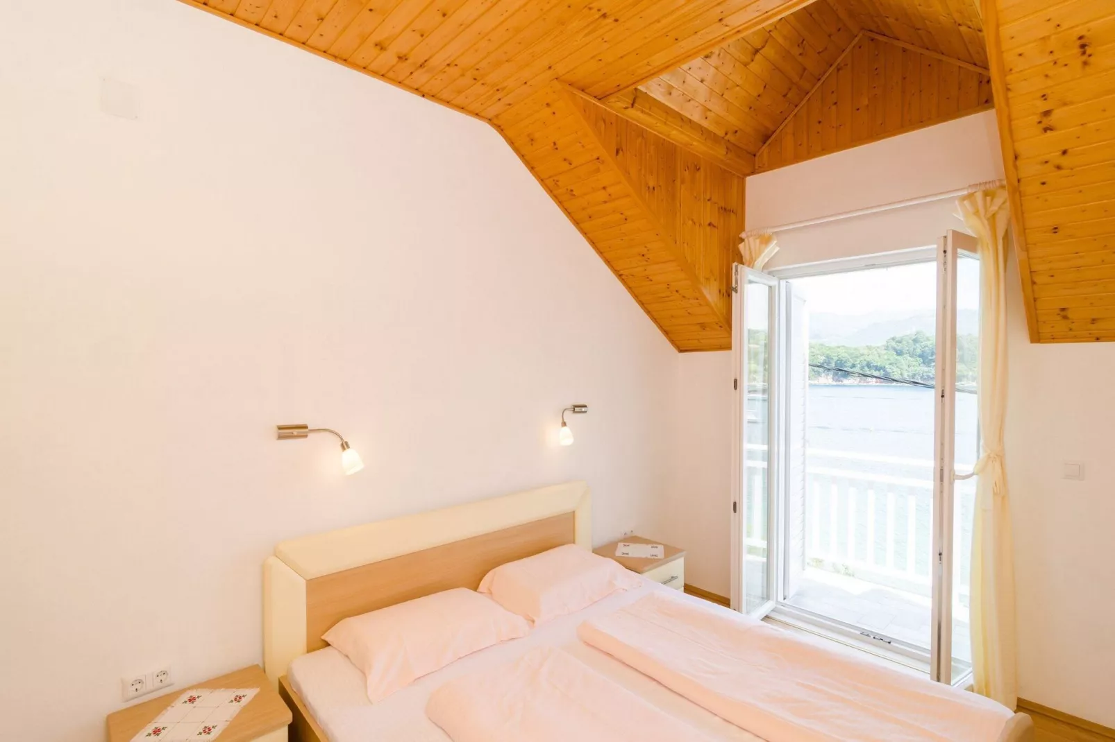 Holiday Home Maćus-One Bedroom Apartment with Balcony-Slaapkamer