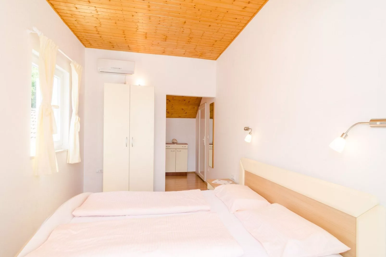Holiday Home Maćus-One Bedroom Apartment with Balcony-Slaapkamer