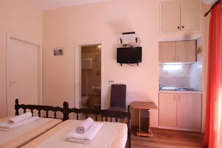 Apartments Magda- Backside Studio Apartment (Apartment 4)-Woonkamer