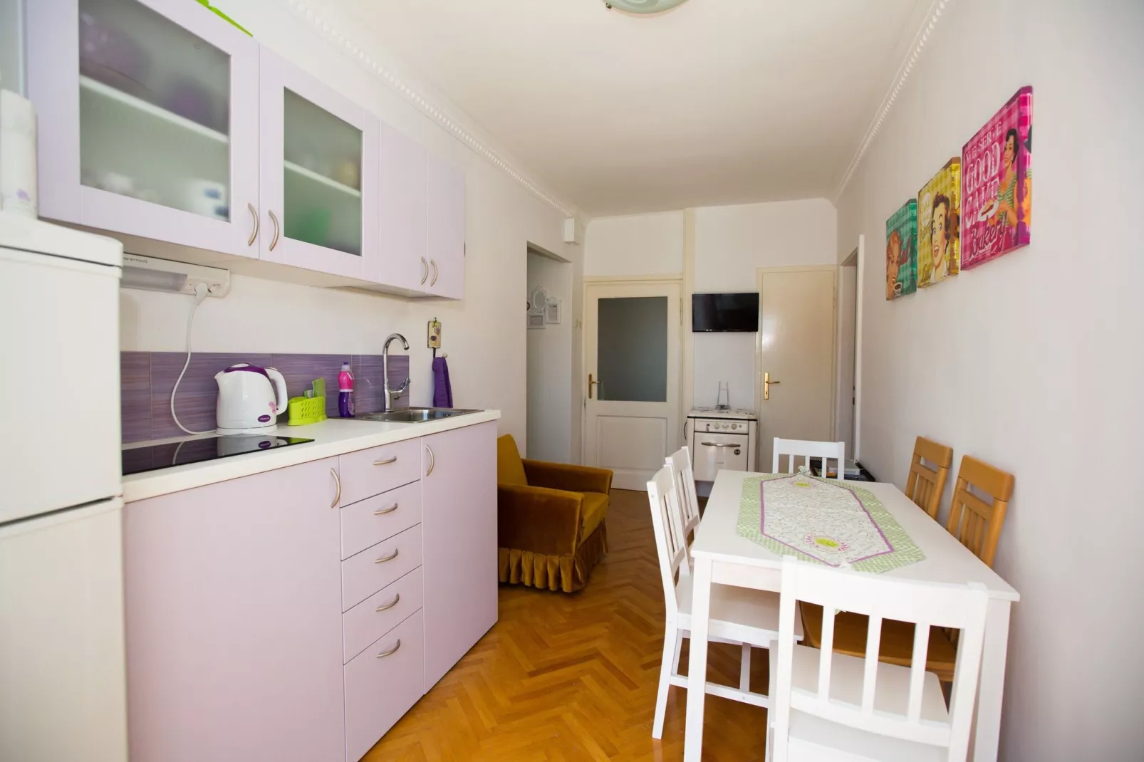 Guest House Gugily- Double Room with Shared Bathroom (2)-Keuken