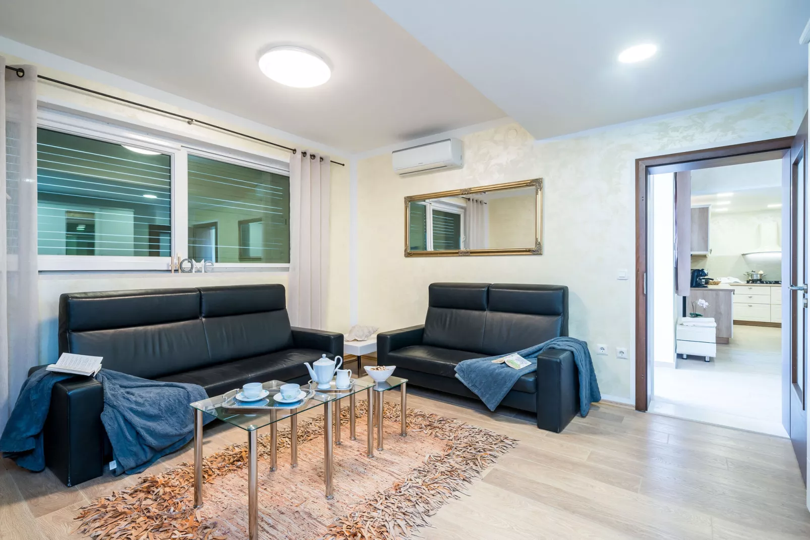 Villa Luciana Residence - Five-Bedroom Villa with Two Pools and Spa Center-Woonkamer