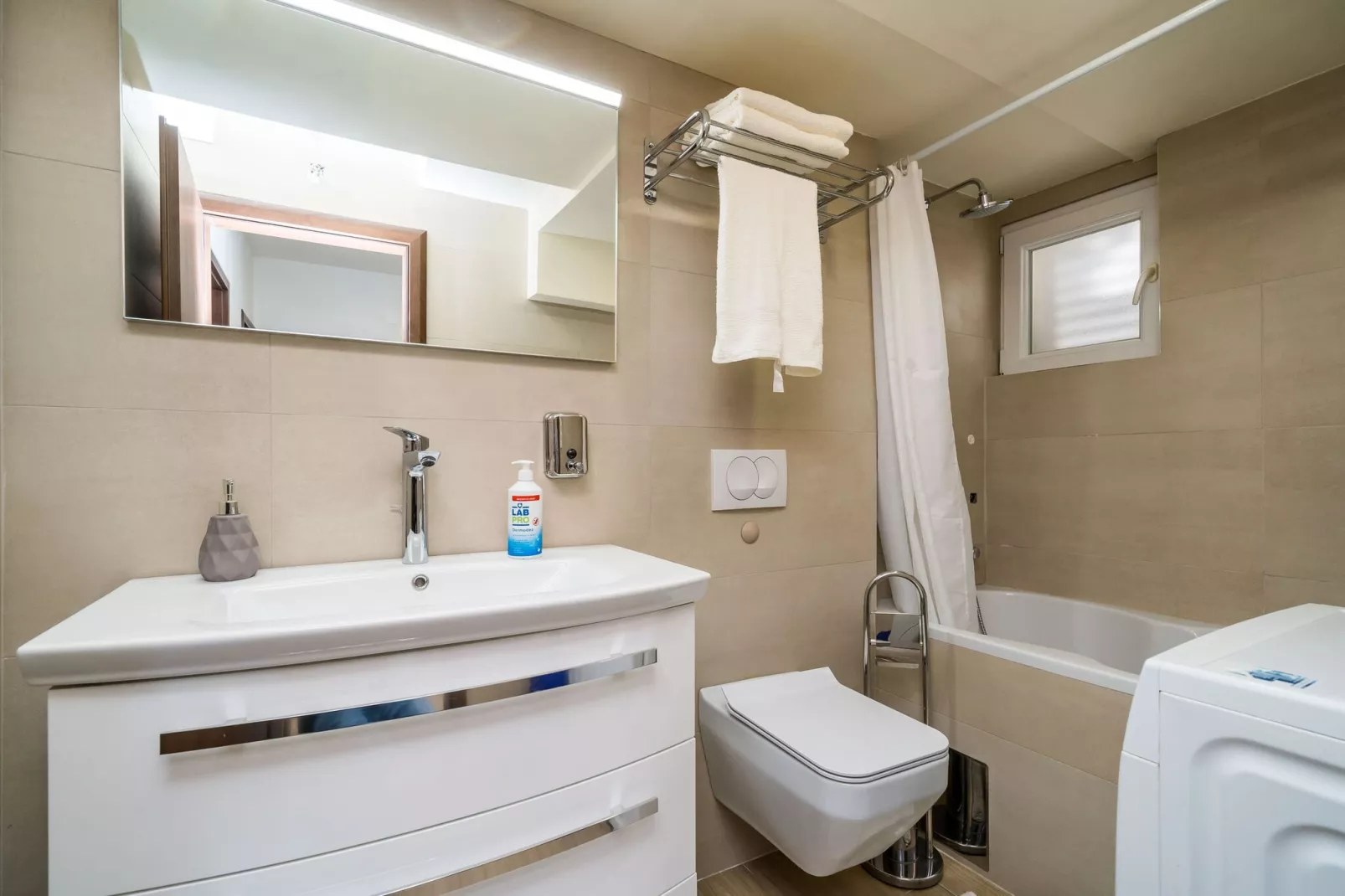 Villa Luciana Residence - Five-Bedroom Villa with Two Pools and Spa Center-Badkamer