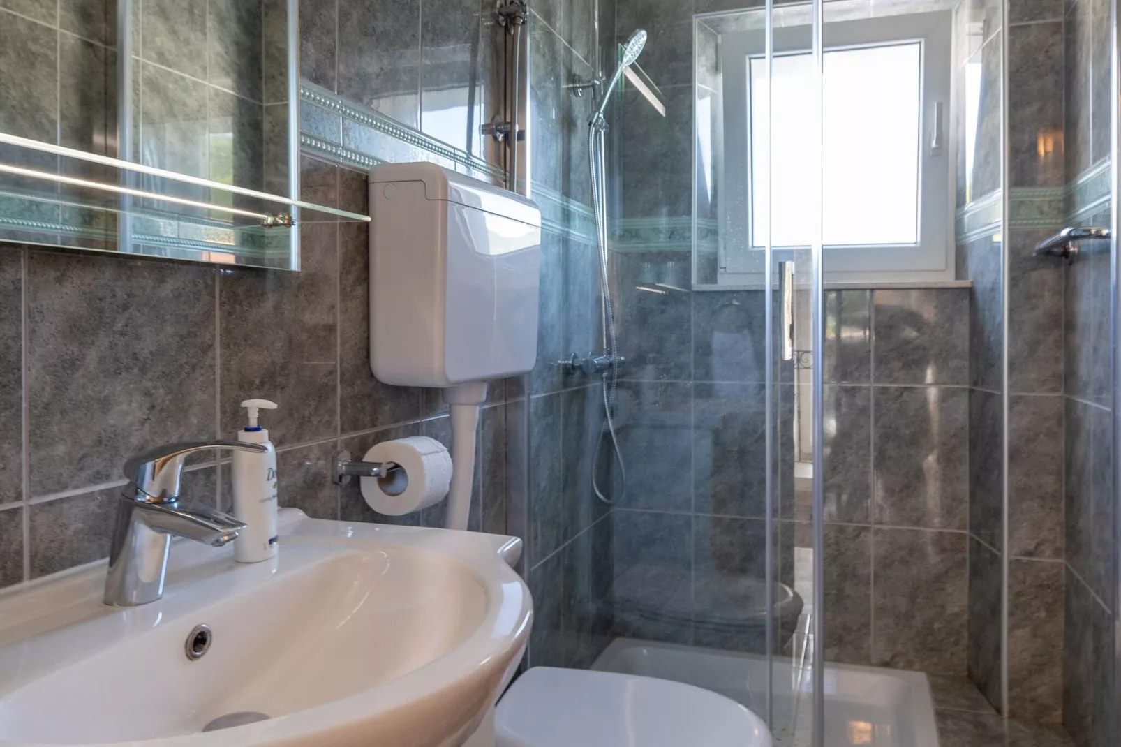 Holiday Home Anima Maris- Duplex Two Bedroom Holiday Home with Terrace and Sea View-Badkamer