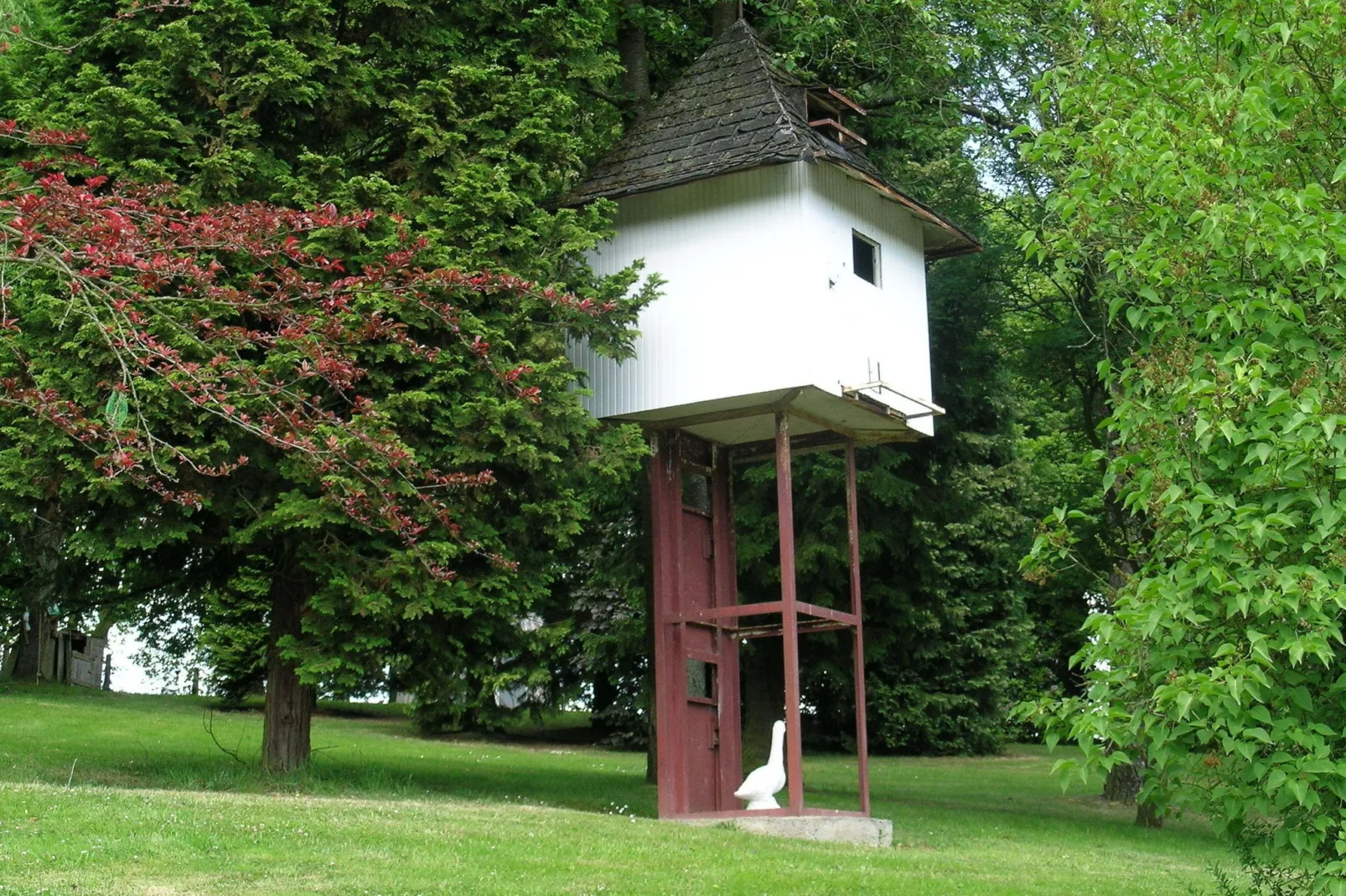 Trou de Reinard- Domaine Ecureuil-Tuinen zomer