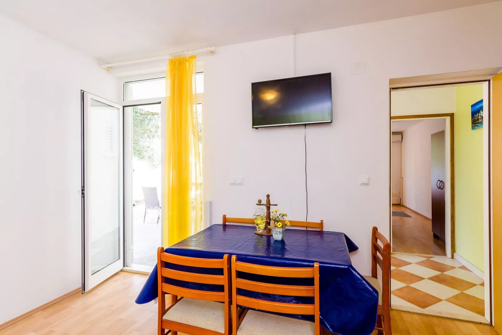 Apartments Glavor - One Bedroom Apartment with Terrace and Sea View (A1)-Eetkamer