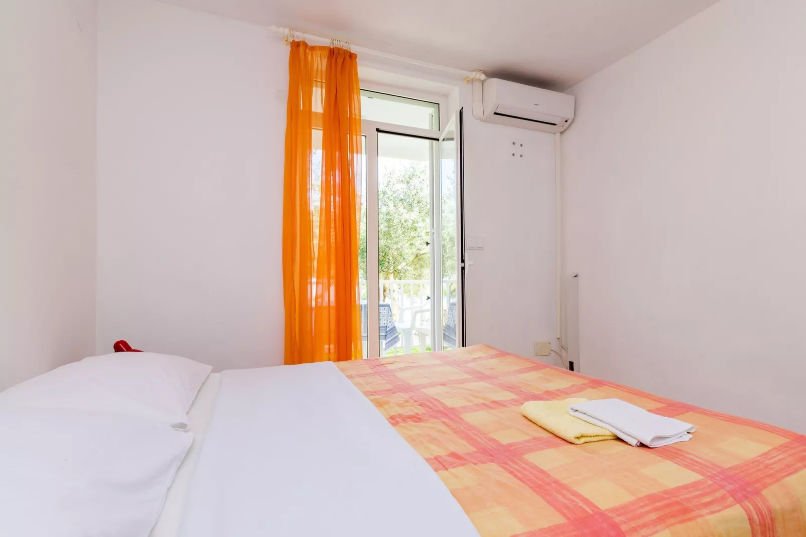 Apartments Glavor - One Bedroom Apartment with Terrace and Sea View (A1)-Slaapkamer