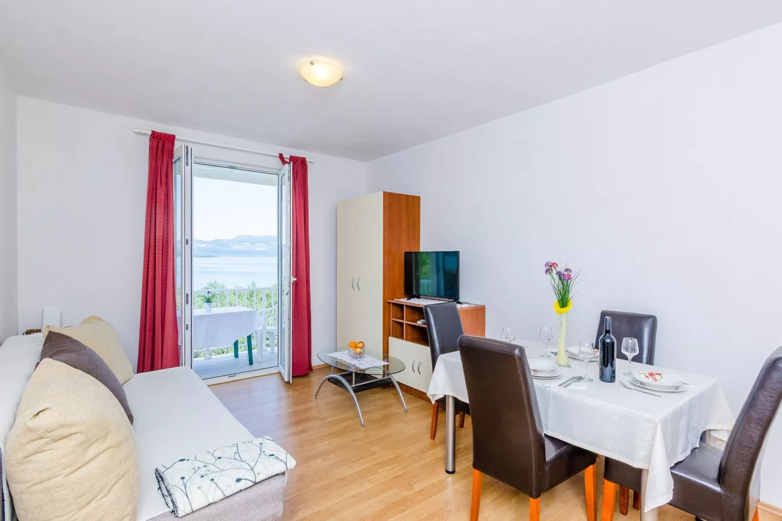 Apartments Glavor - One Bedroom Apartment with Balconies and Sea View (A5)-Eetkamer