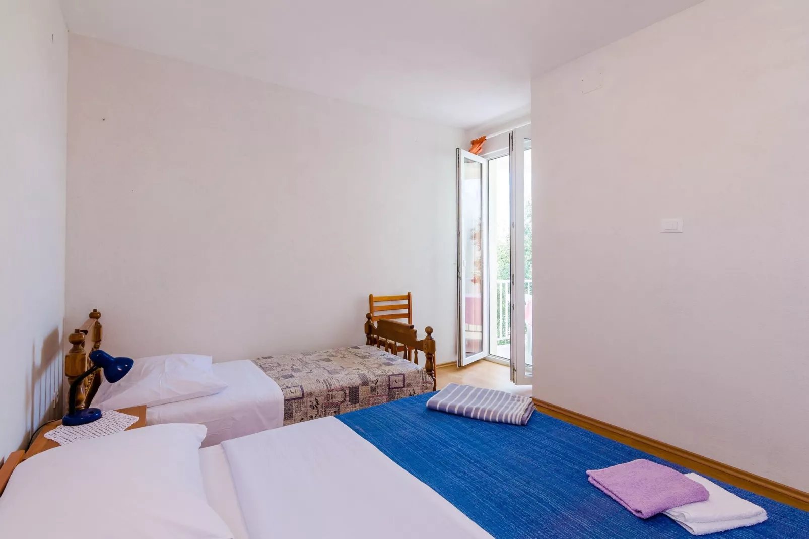 Apartments Glavor - One Bedroom Apartment with Balconies and Sea View (A5)-Slaapkamer