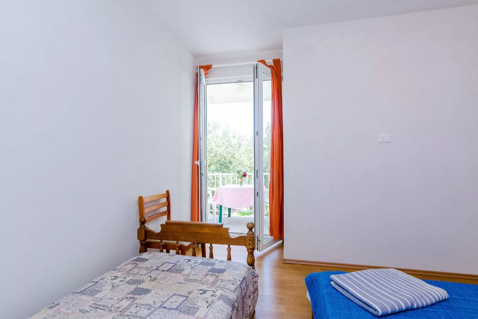 Apartments Glavor - One Bedroom Apartment with Balconies and Sea View (A5)-Slaapkamer