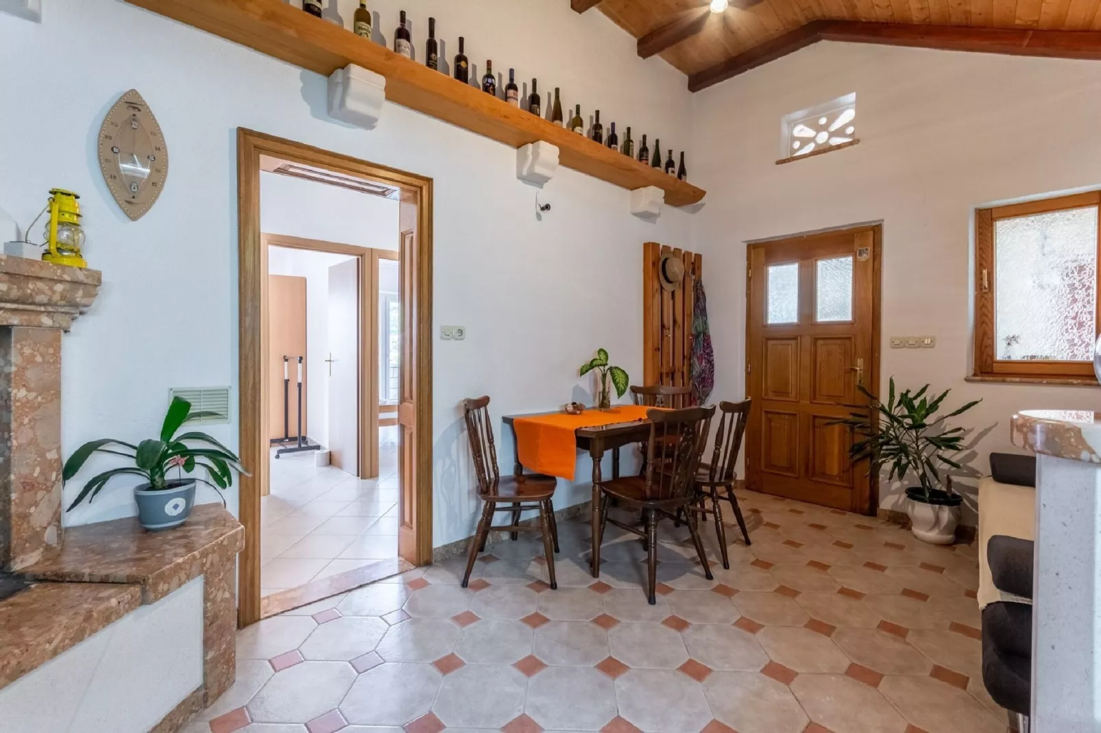 Apartments Darija - One Bedroom Apartment (ST)-Eetkamer
