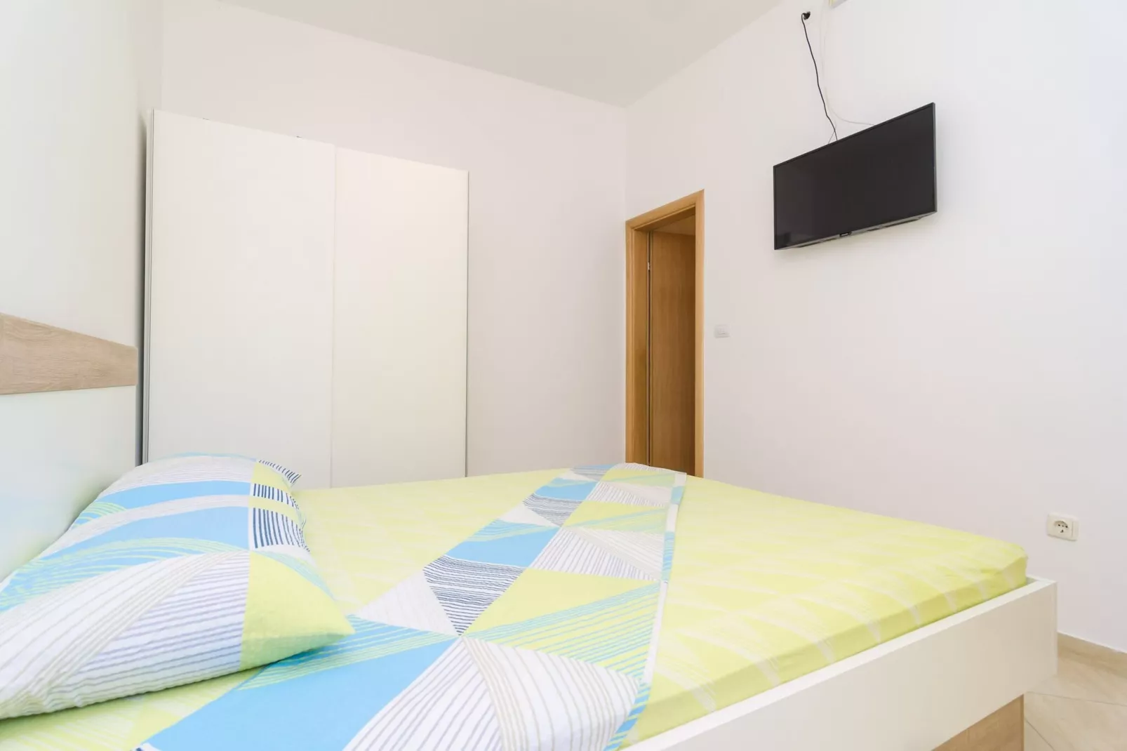 Apartments & Rooms Barišić - Standard Studio Apartment with Balcony and Garden View (G1-6)-Binnen