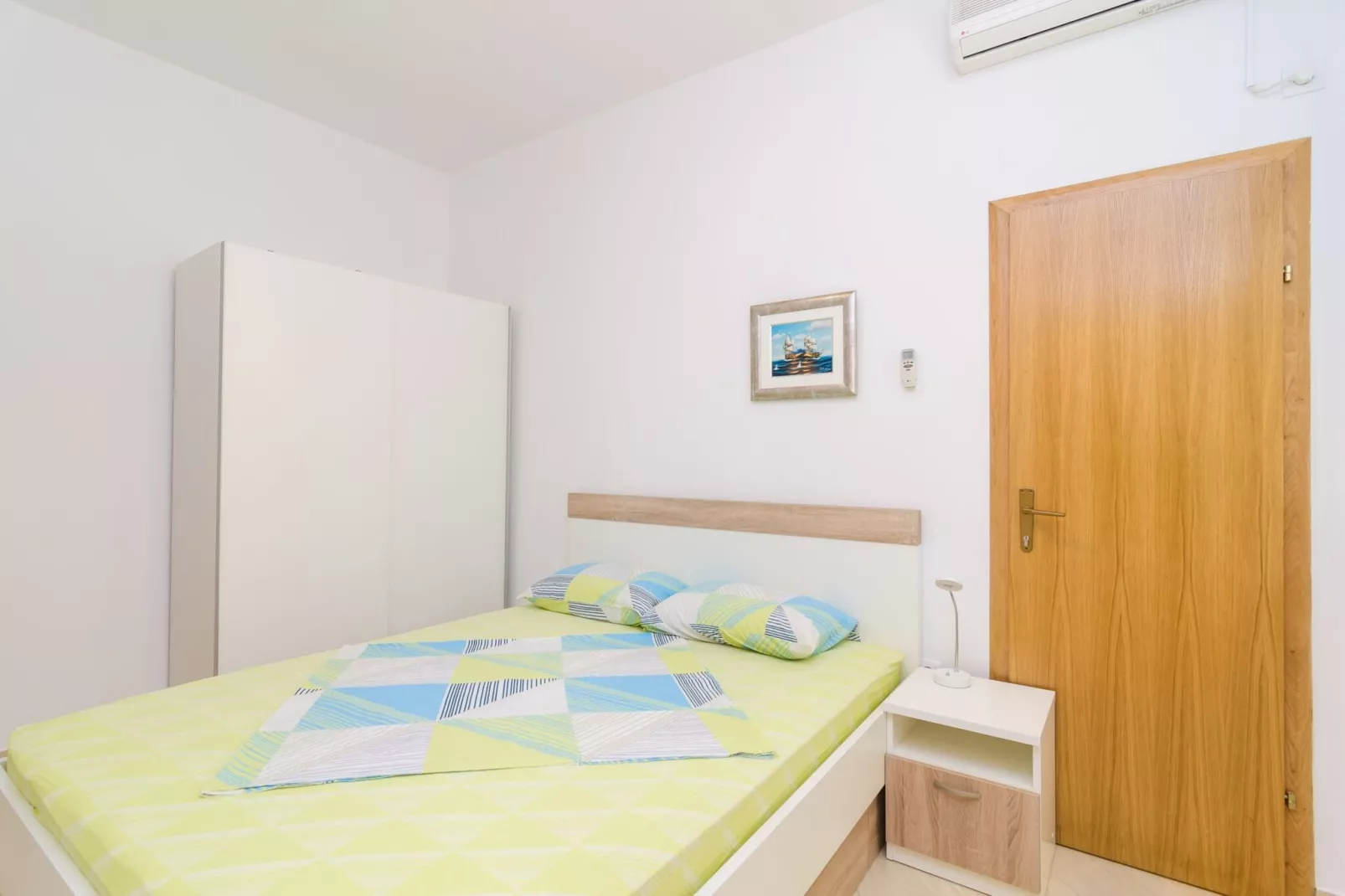 Apartments & Rooms Barišić - Superior Studio Apartment with Balcony and Garden View (G2-7)-Binnen