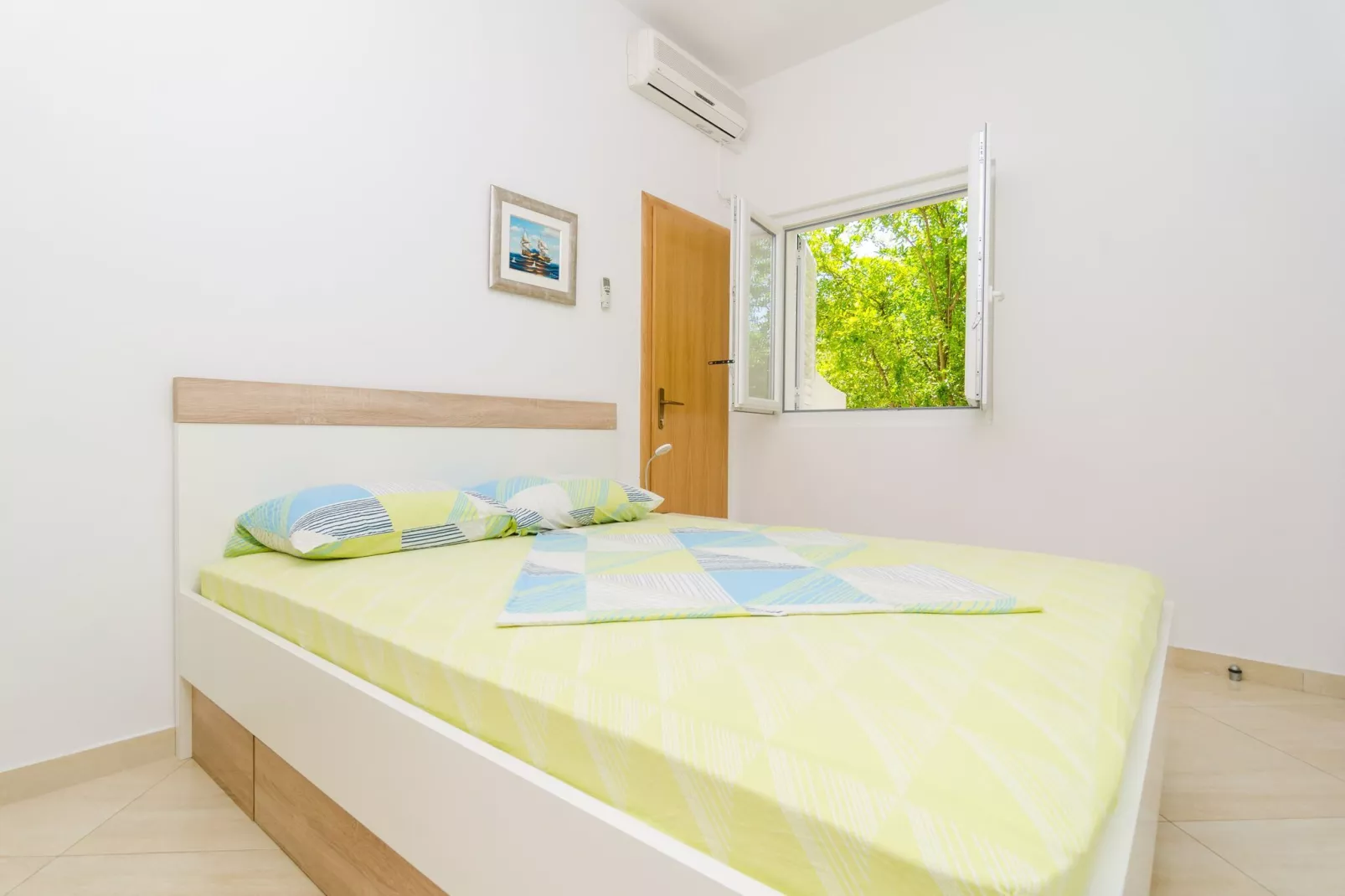 Apartments & Rooms Barišić - Superior Studio Apartment with Balcony and Garden View (G2-7)-Binnen