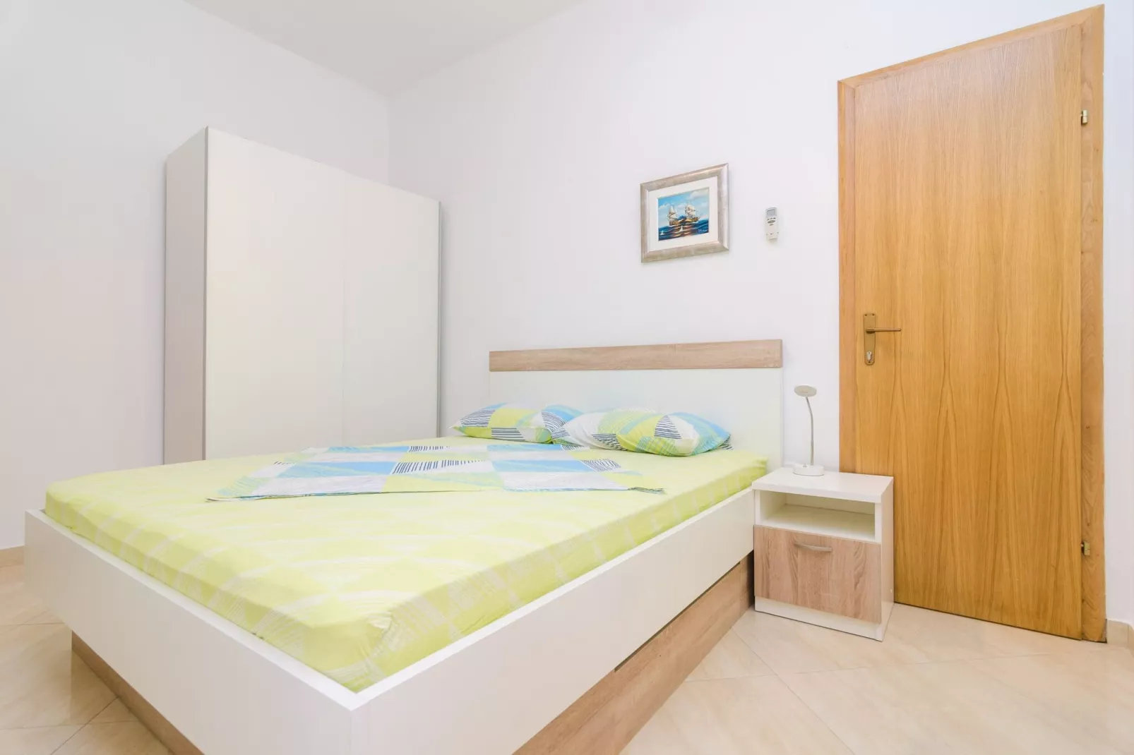 Apartments & Rooms Barišić - Superior Studio Apartment with Balcony and Garden View (G2-7)-Binnen