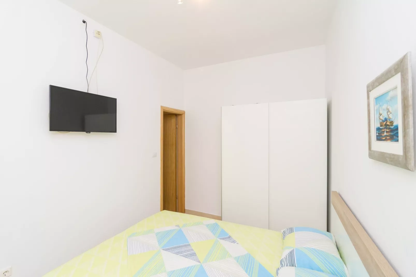 Apartments & Rooms Barišić - Superior Studio Apartment with Balcony and Garden View (G2-7)-Binnen