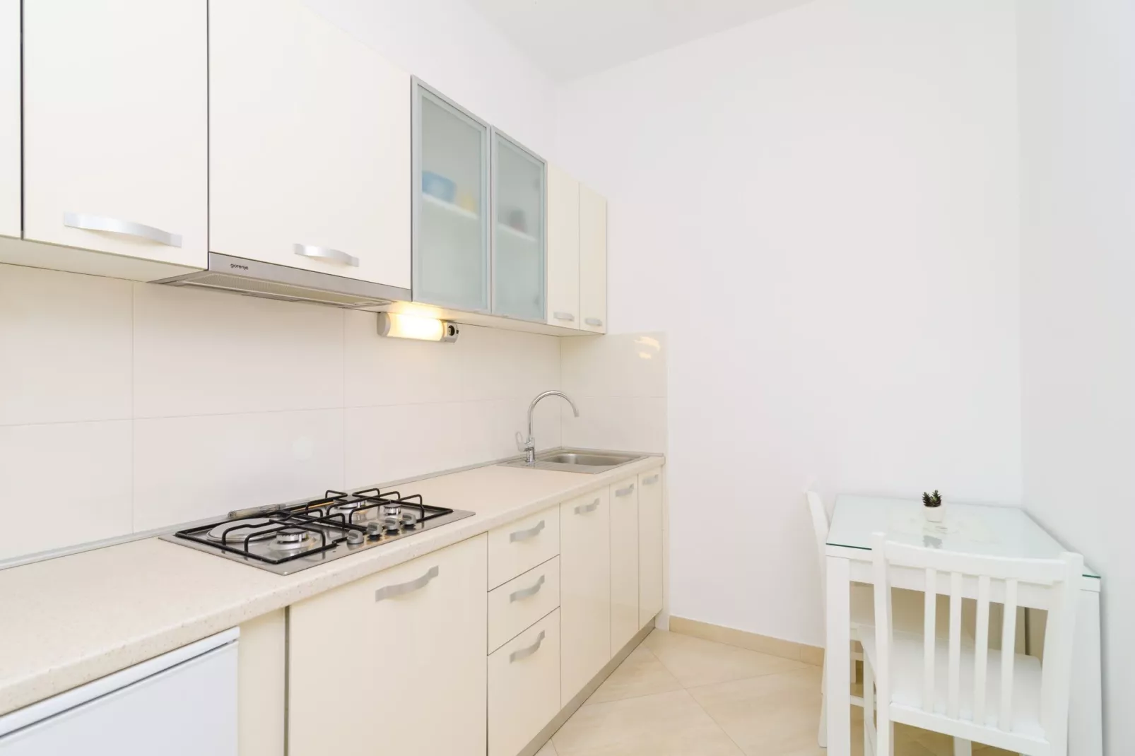 Apartments & Rooms Barišić - Superior Studio Apartment with Balcony and Garden View (G2-7)-Keuken