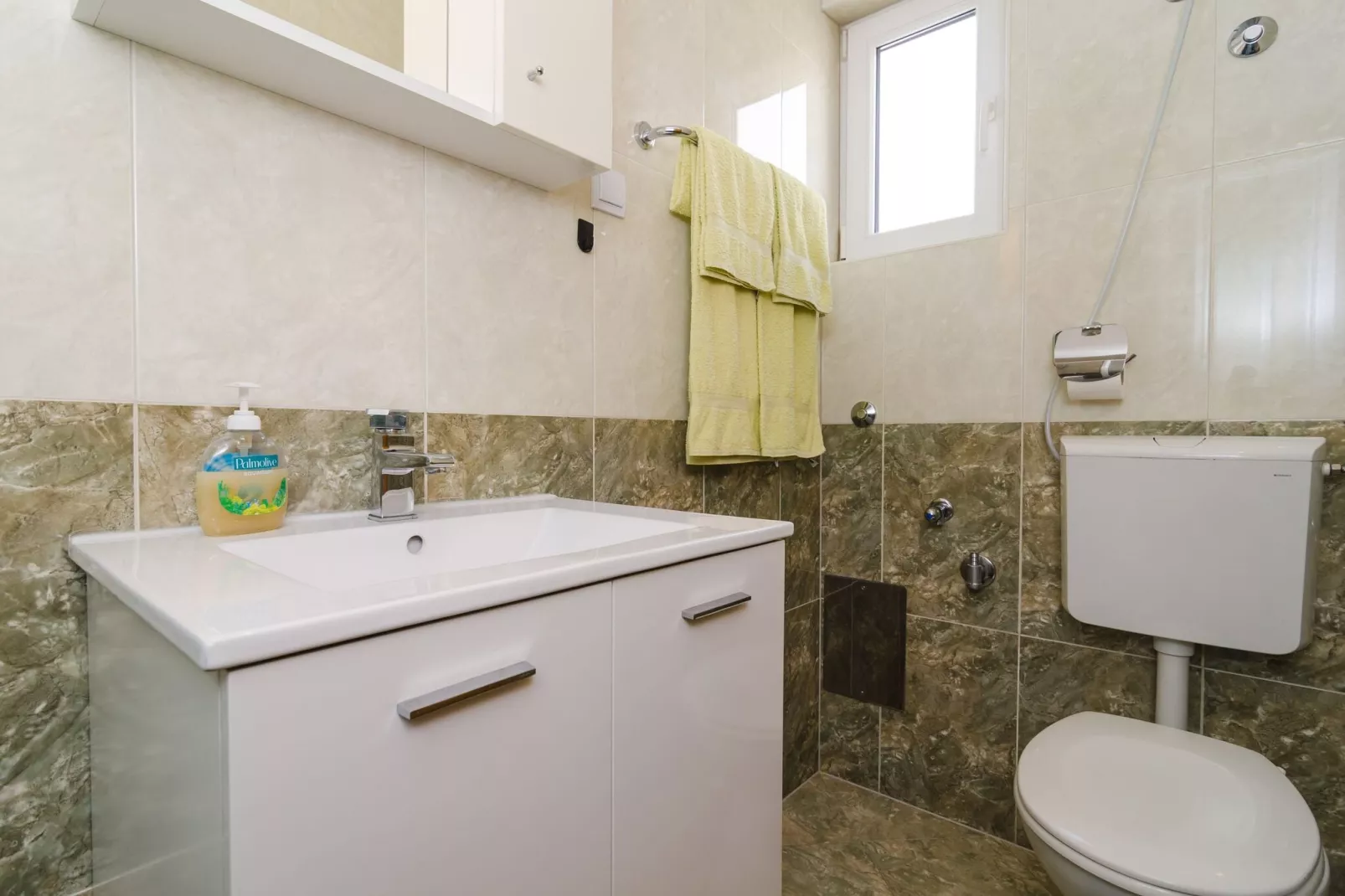 Apartments & Rooms Barišić - Studio Apartment with Balcony and City View (First Floor)-APT 10-Badkamer