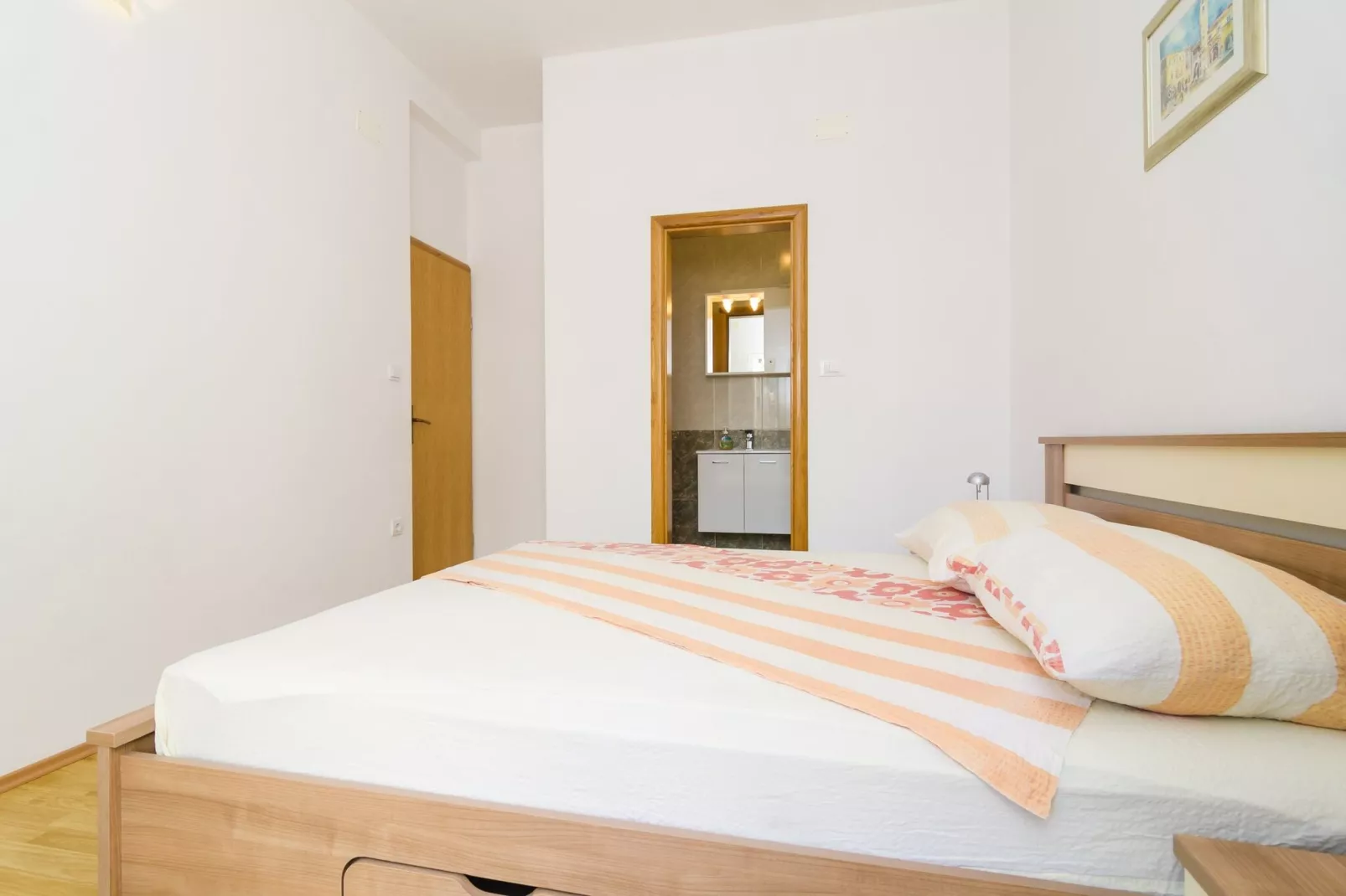 Apartments & Rooms Barišić - Studio Apartment with Balcony and City View (First Floor)-APT 10-Binnen