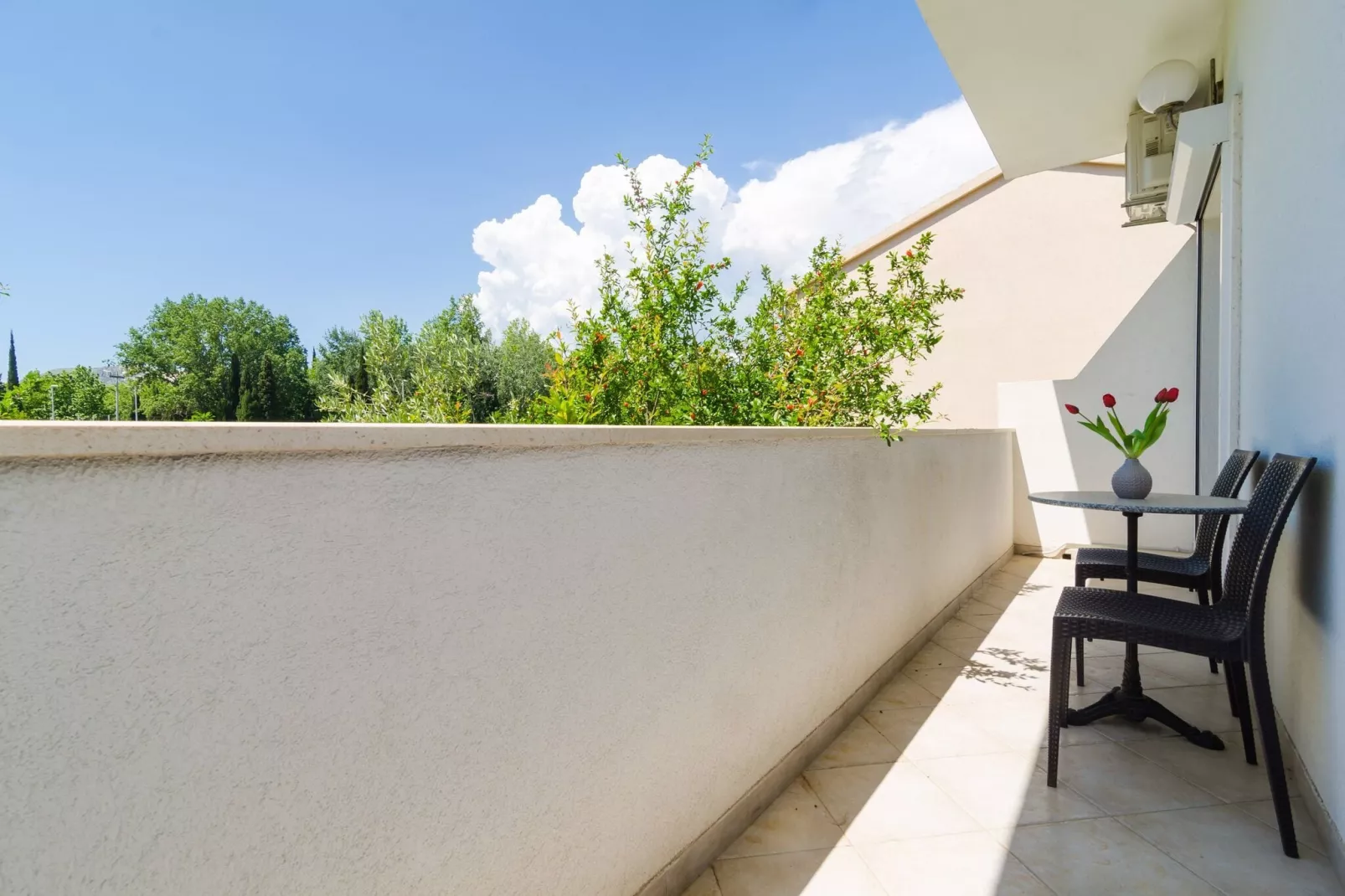 Apartments & Rooms Barišić - Studio Apartment with Balcony and Garden View (Second Floor)-APT 13-Terrasbalkon