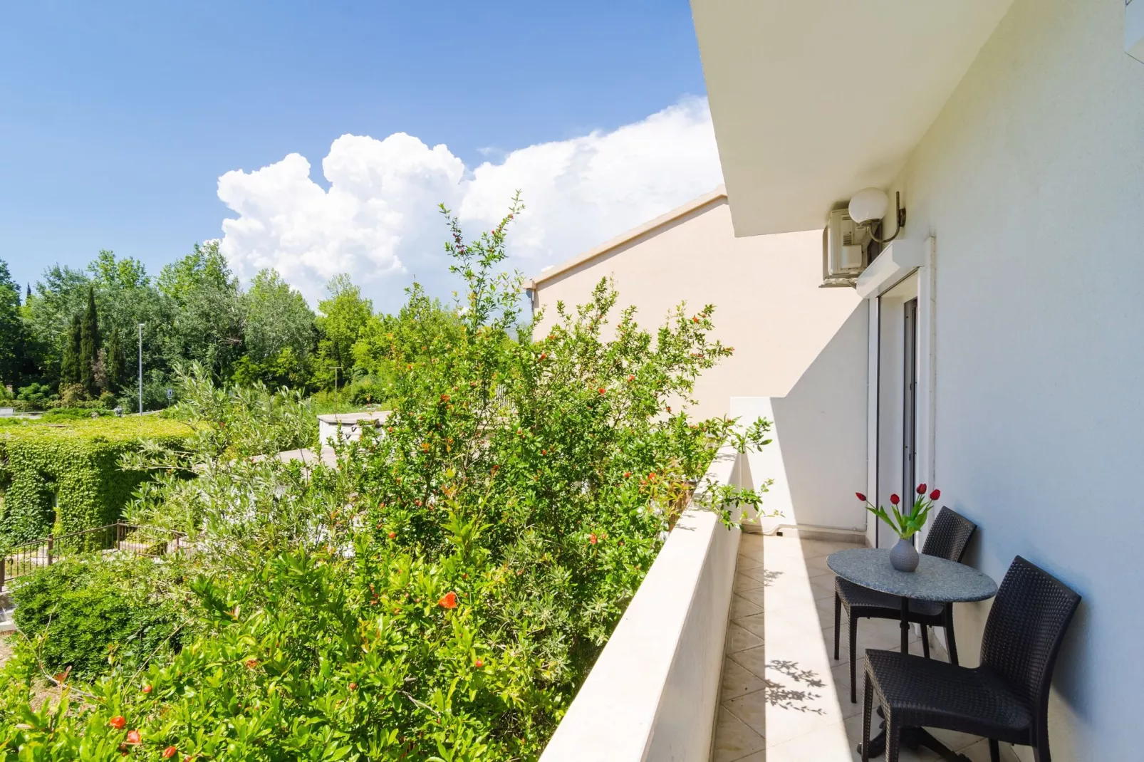 Apartments & Rooms Barišić - Studio Apartment with Balcony and Garden View (Second Floor)-APT 13-Terrasbalkon
