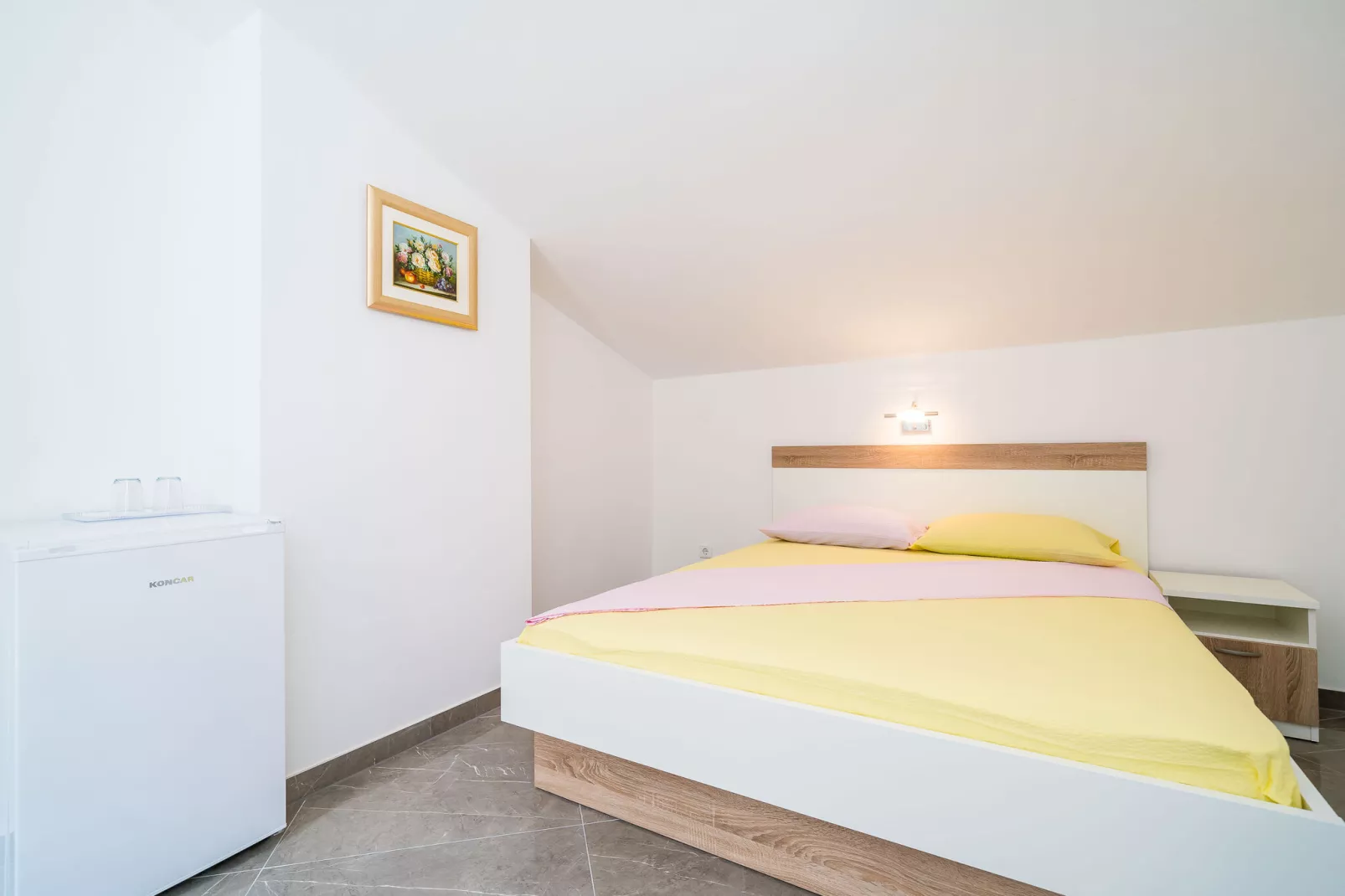 Apartments & Rooms Barišić - Double Room with Balcony and Garden View(Second Floor)-Soba 1-Slaapkamer