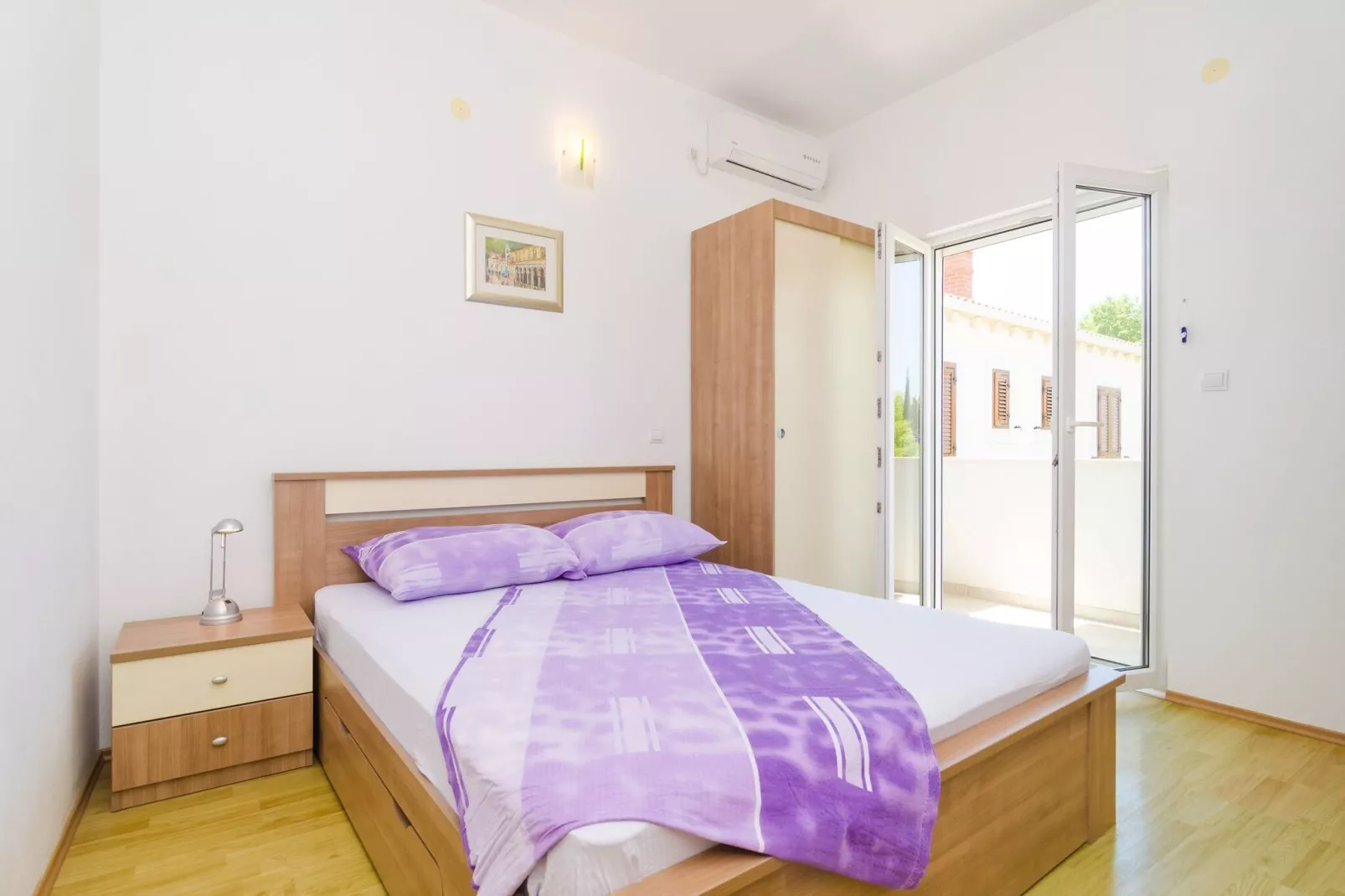Apartments & Rooms Barišić - Standard Double Room with Balcony and Garden View (Second floor-Soba 12)-Binnen