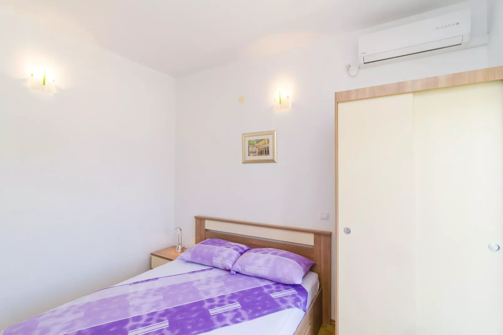Apartments & Rooms Barišić - Standard Double Room with Balcony and Garden View (Second floor-Soba 12)-Binnen