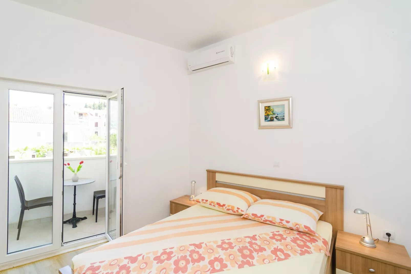 Apartments & Rooms Barišić - Double Room with Balcony and City View (Second Floor) (Soba 15)-Binnen