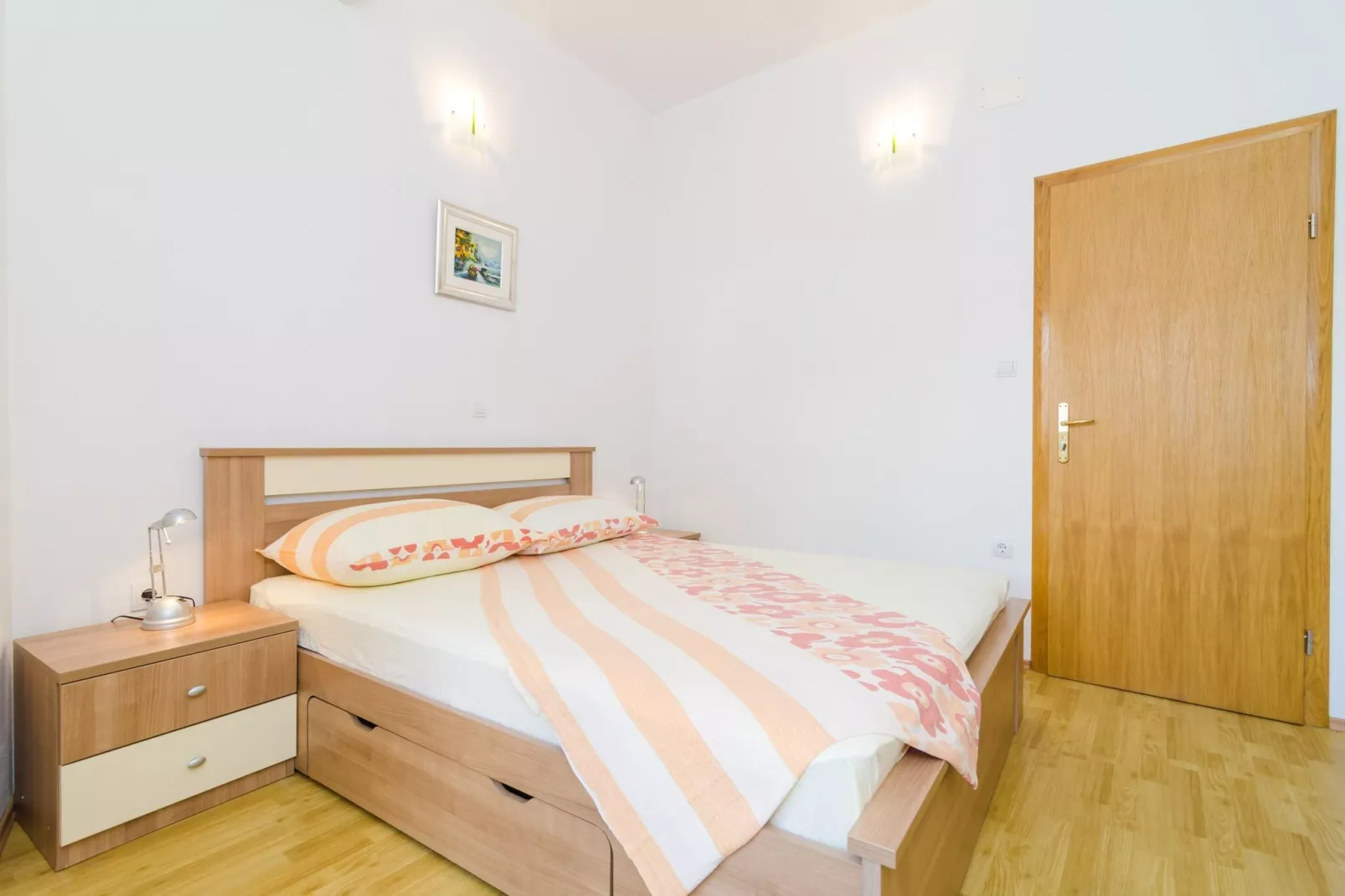 Apartments & Rooms Barišić - Double Room with Balcony and City View (Second Floor) (Soba 15)-Binnen