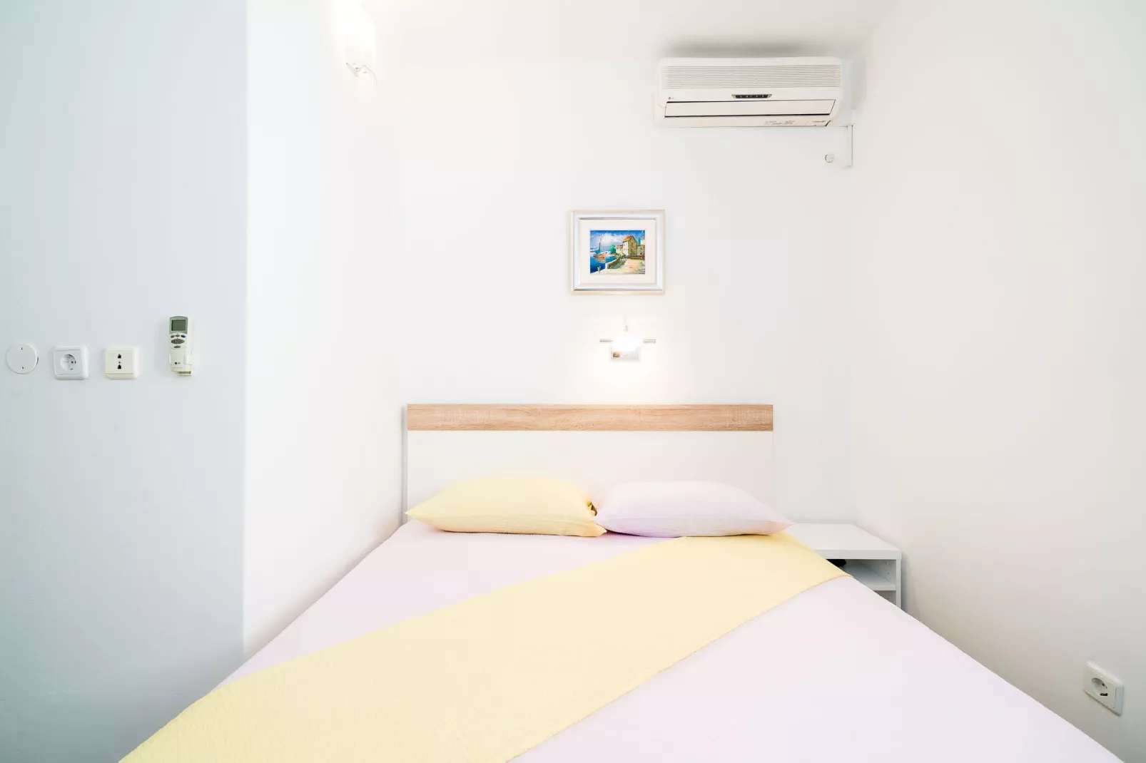 Apartments & Rooms Barišić - Standard Double Room with Patio and Garden View (First floor-Soba 4)-Slaapkamer