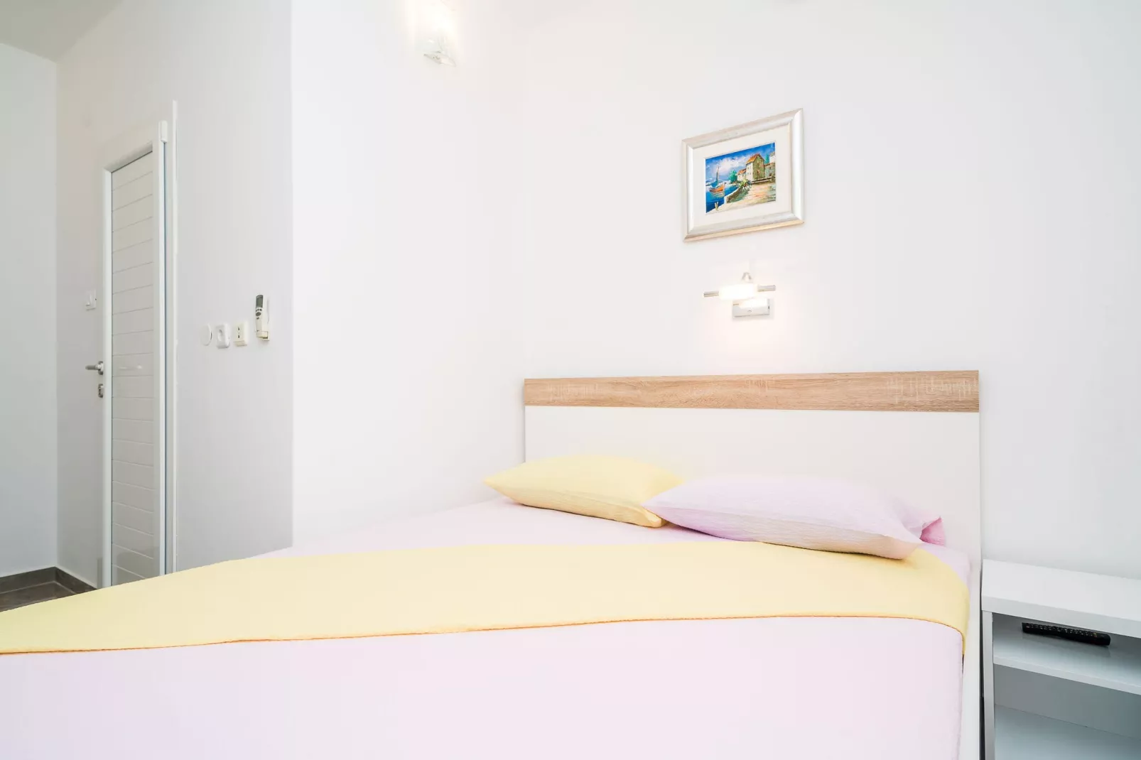 Apartments & Rooms Barišić - Standard Double Room with Patio and Garden View (First floor-Soba 4)-Slaapkamer