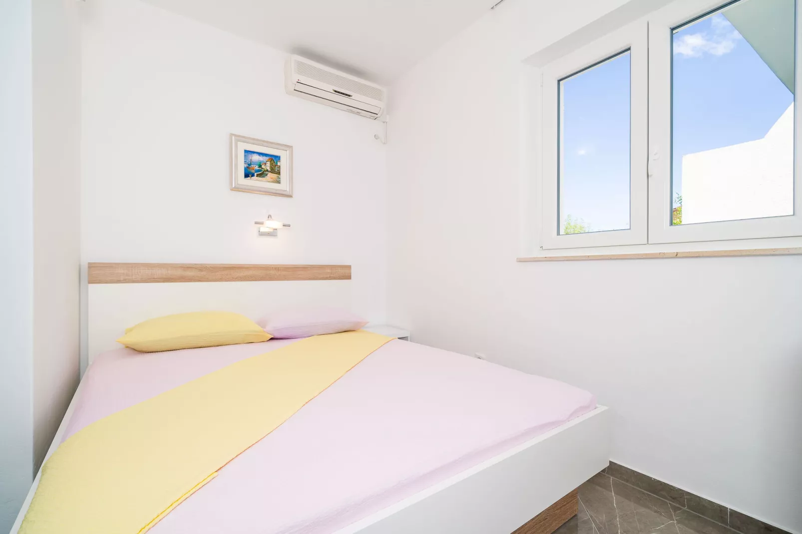 Apartments & Rooms Barišić - Standard Double Room with Patio and Garden View (First floor-Soba 4)-Slaapkamer
