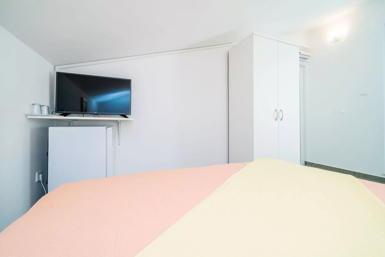Apartments & Rooms Barišić -  Double Room with Patio and Garden View(Second floor-Soba 2)-Slaapkamer